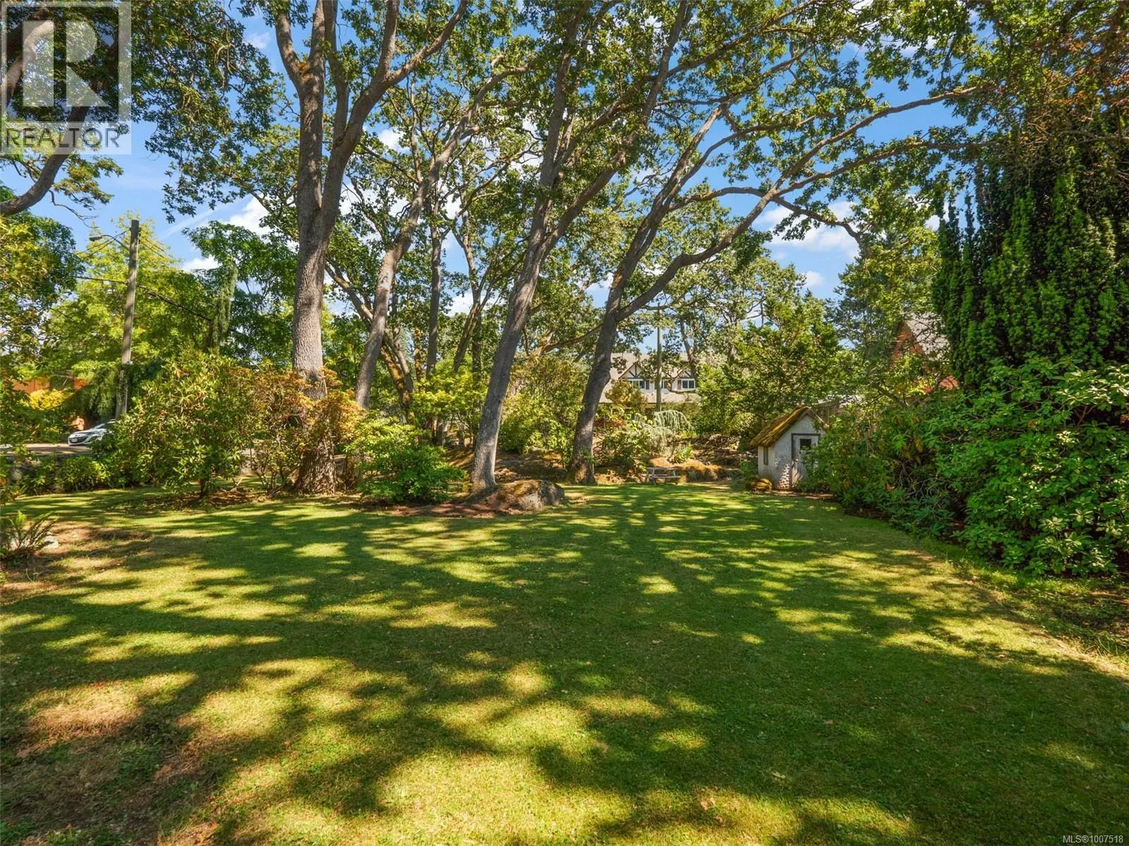 1353 Craigdarroch Rd