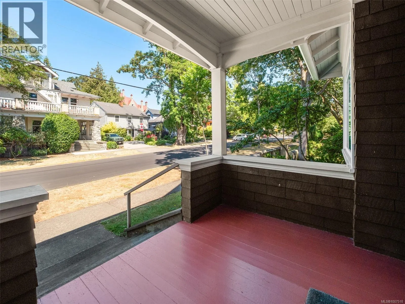 1353 Craigdarroch Rd