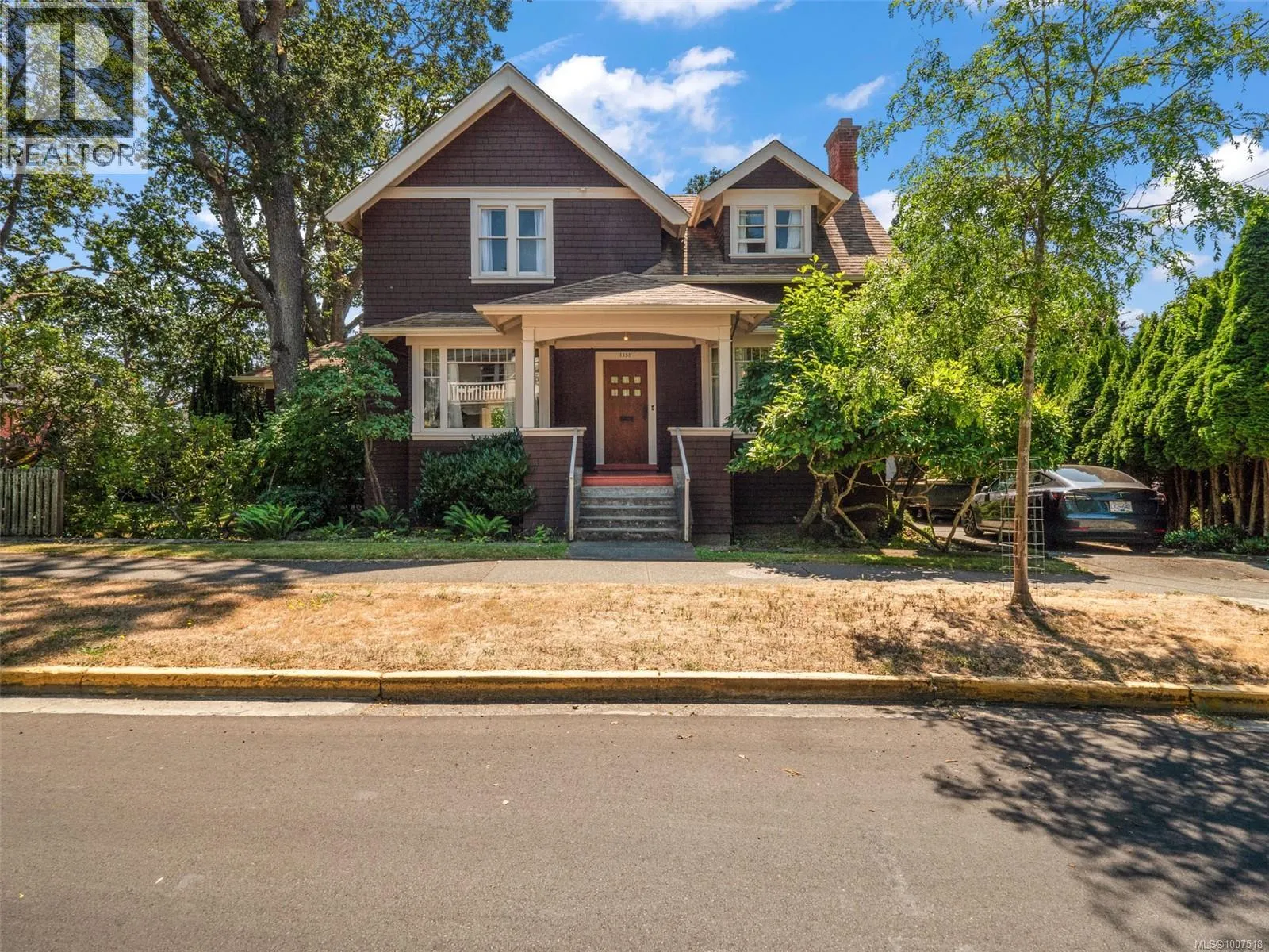 1353 Craigdarroch Rd