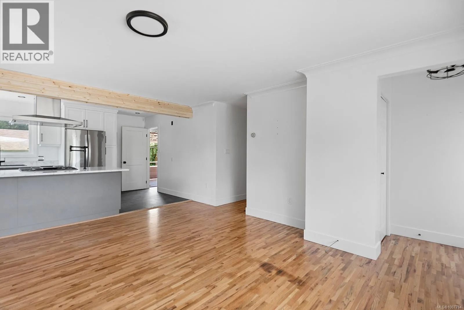 3042 George St