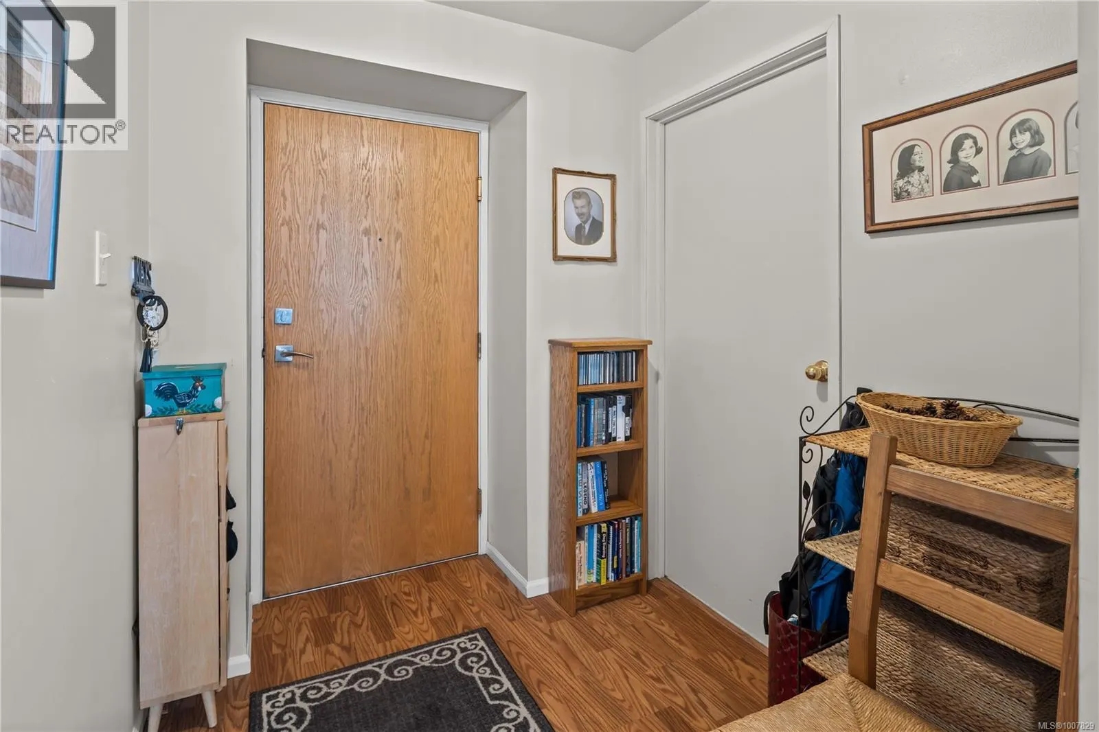 501 1020 View St