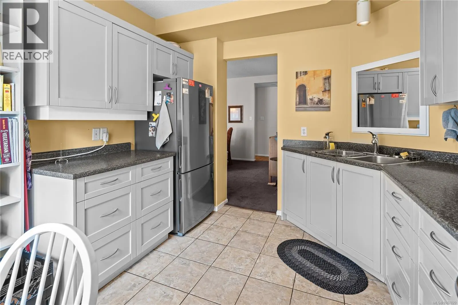 501 1020 View St