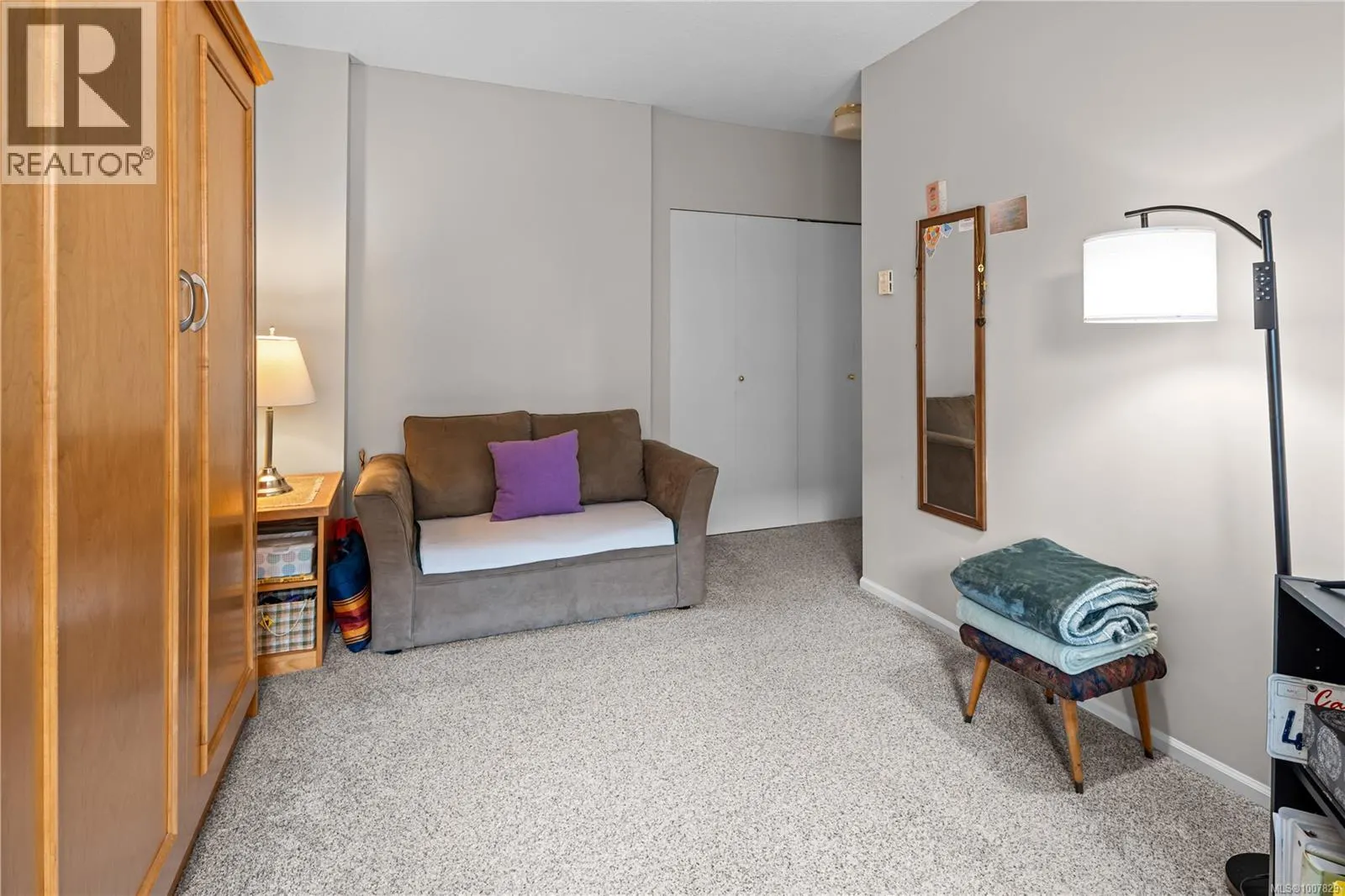 501 1020 View St
