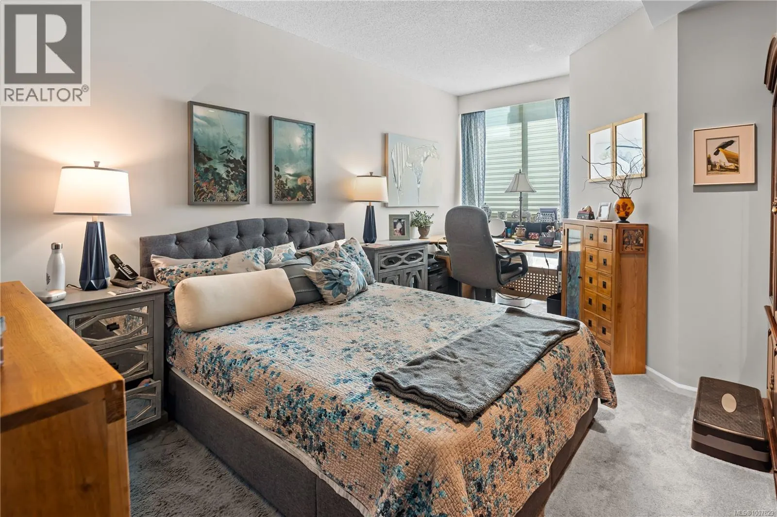 501 1020 View St