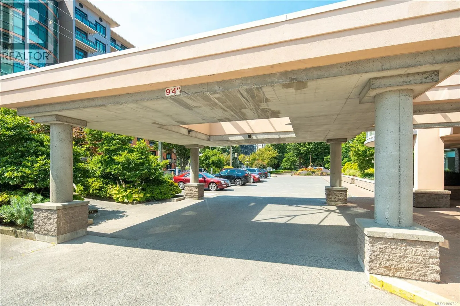501 1020 View St