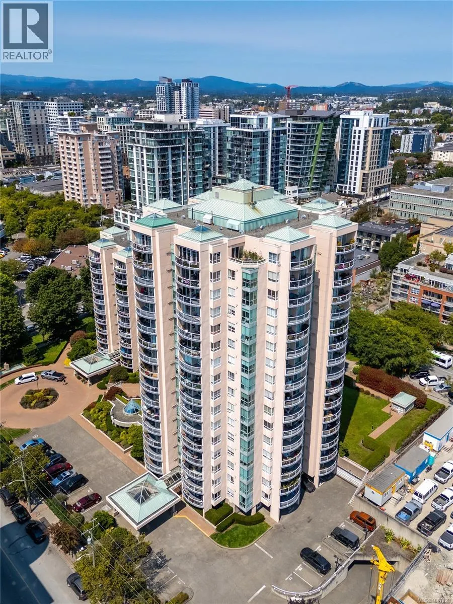 501 1020 View St