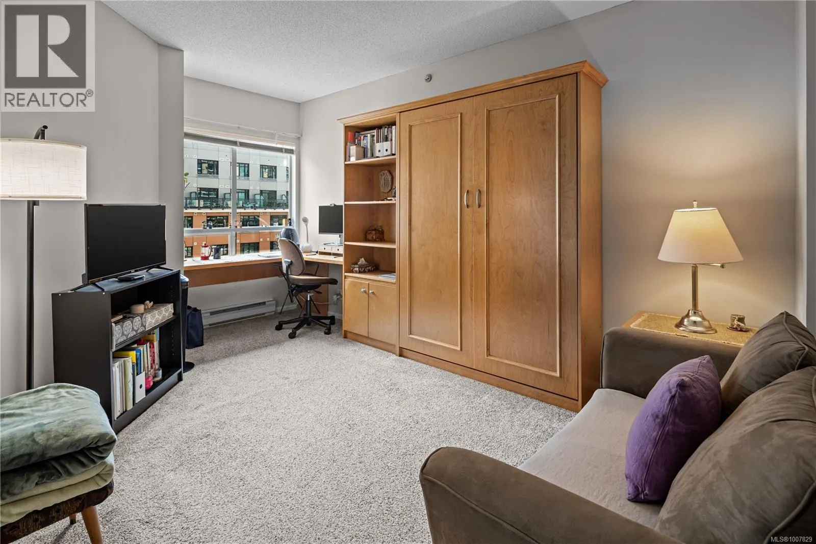 501 1020 View St