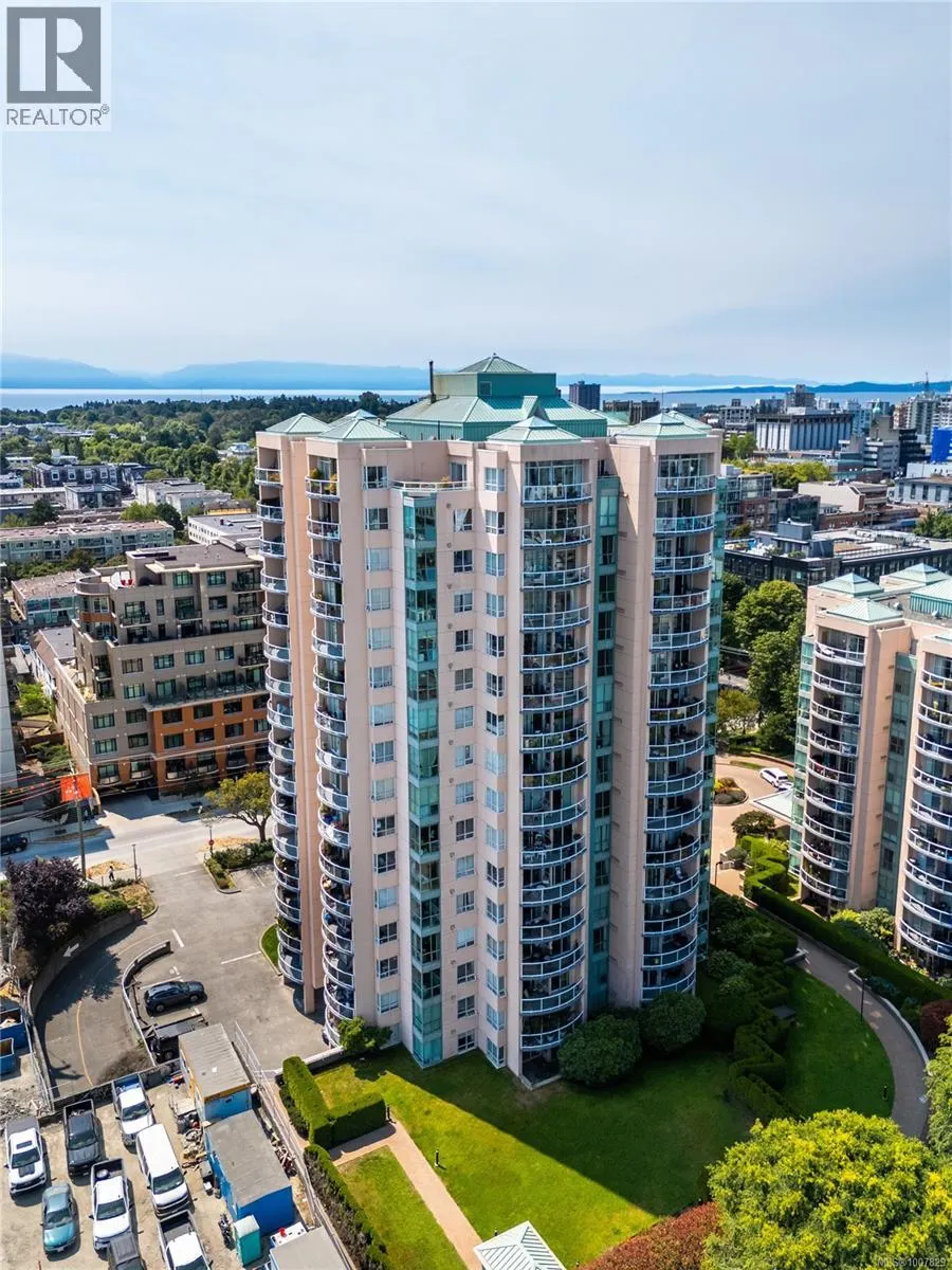 501 1020 View St