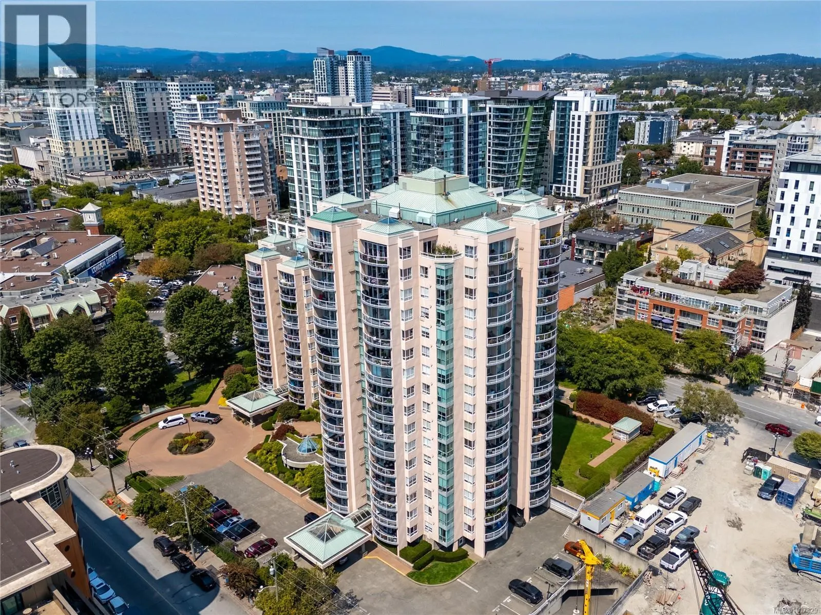 501 1020 View St
