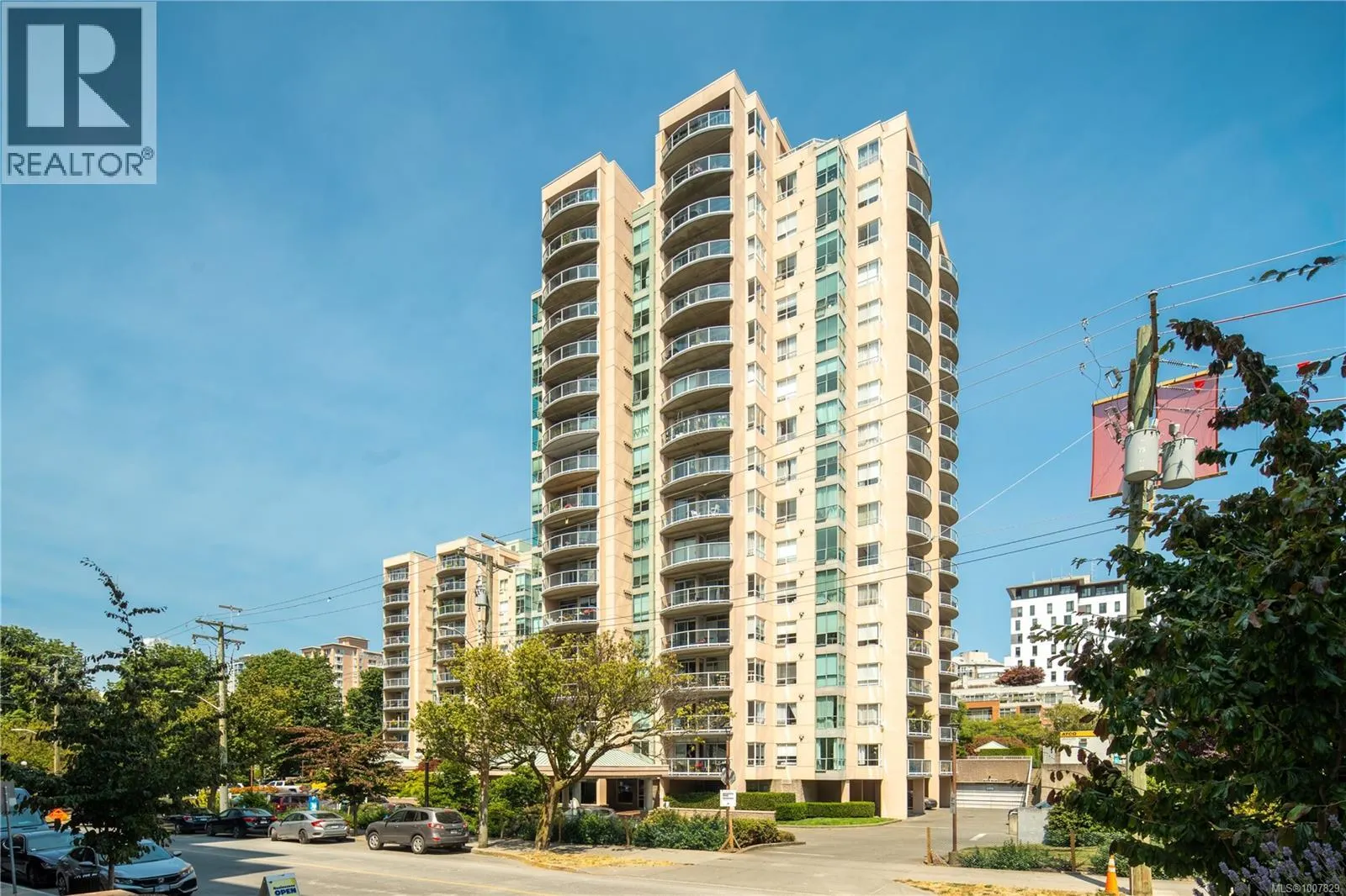 501 1020 View St