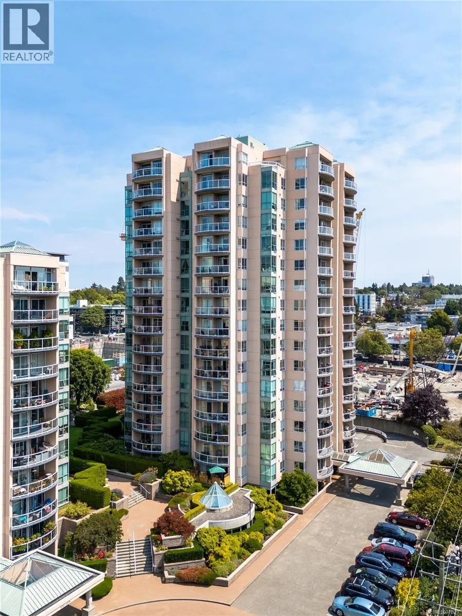 501 1020 View St