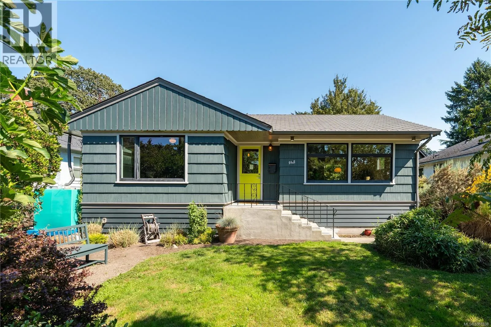 945 Cowichan St