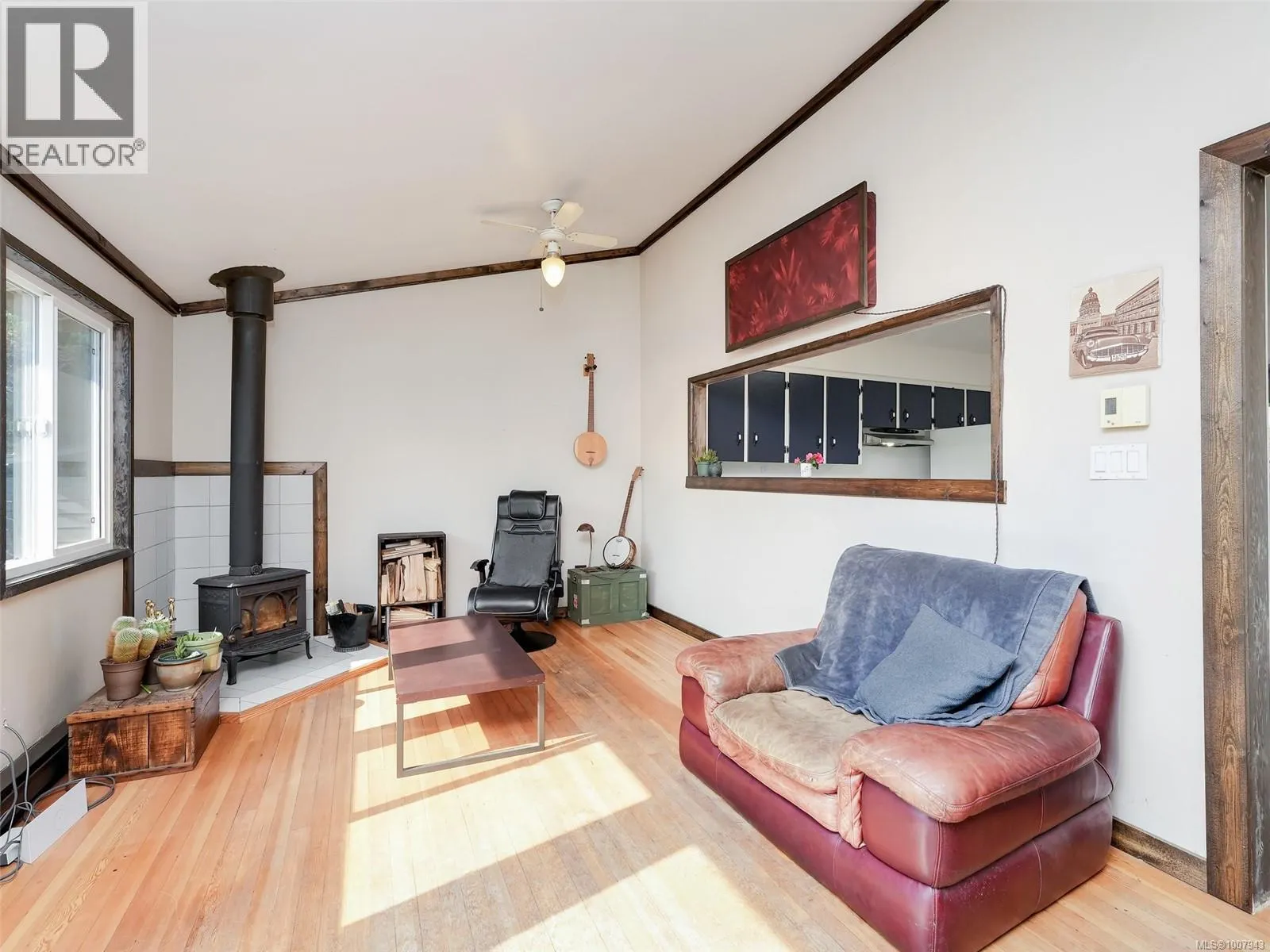 927 Dunsmuir Rd