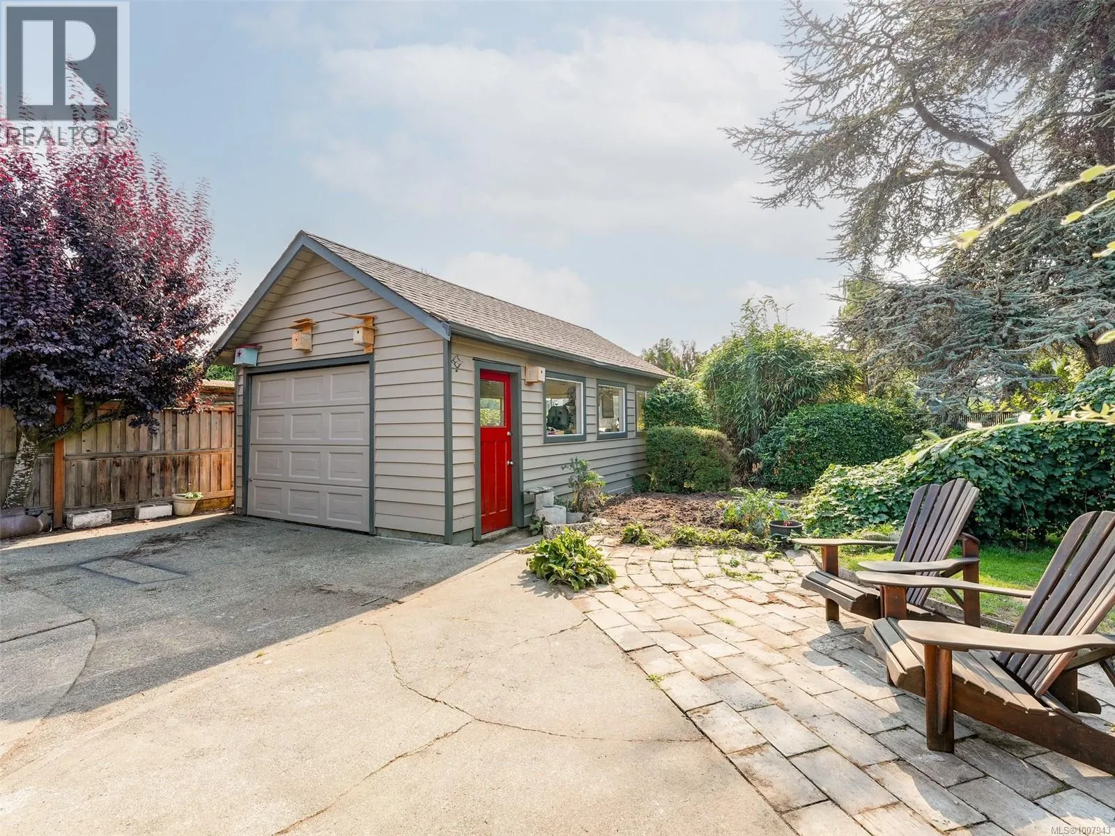 927 Dunsmuir Rd