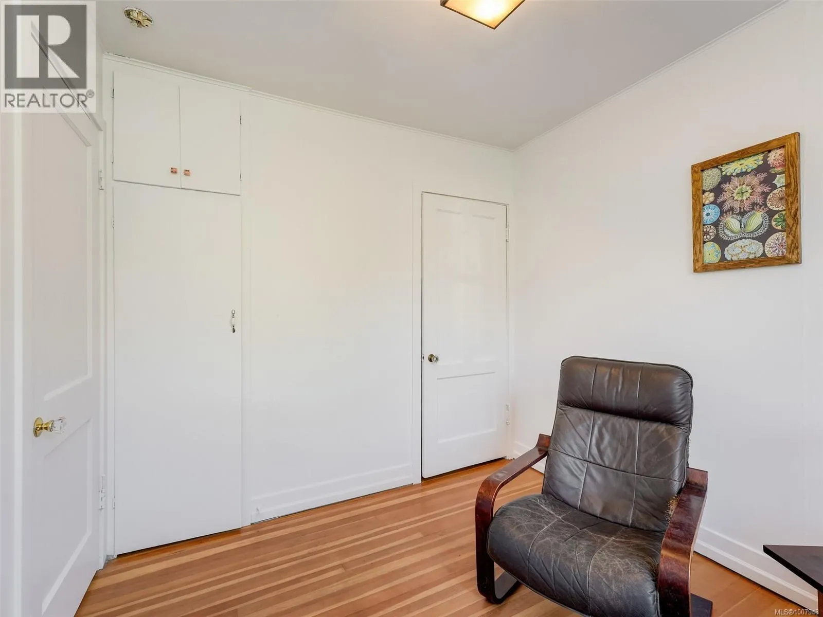 927 Dunsmuir Rd