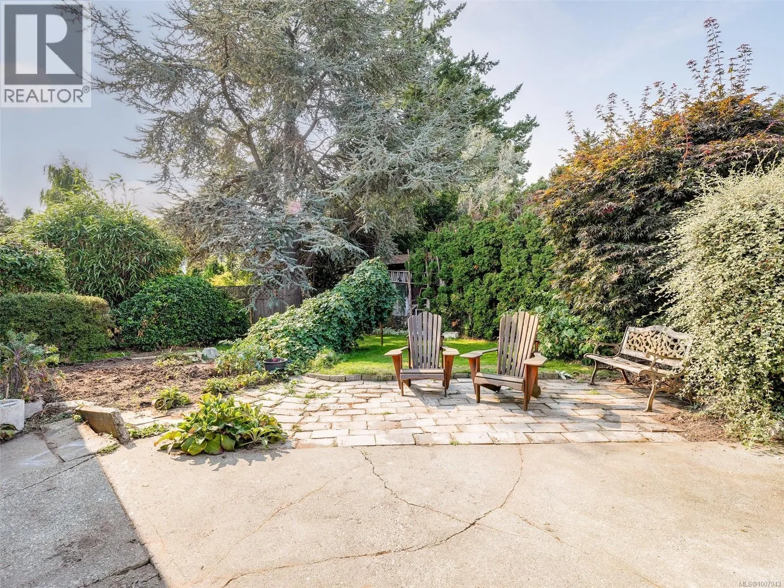 927 Dunsmuir Rd