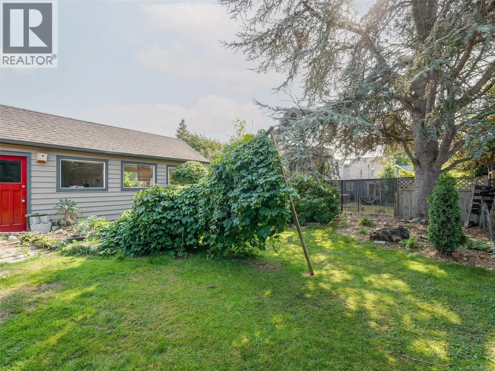927 Dunsmuir Rd