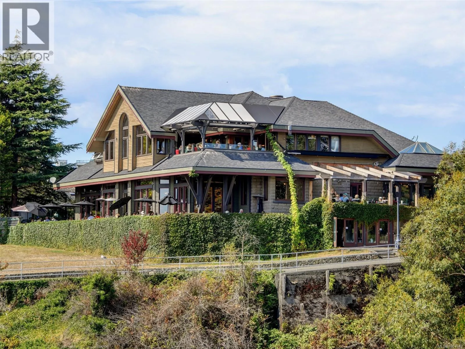 927 Dunsmuir Rd
