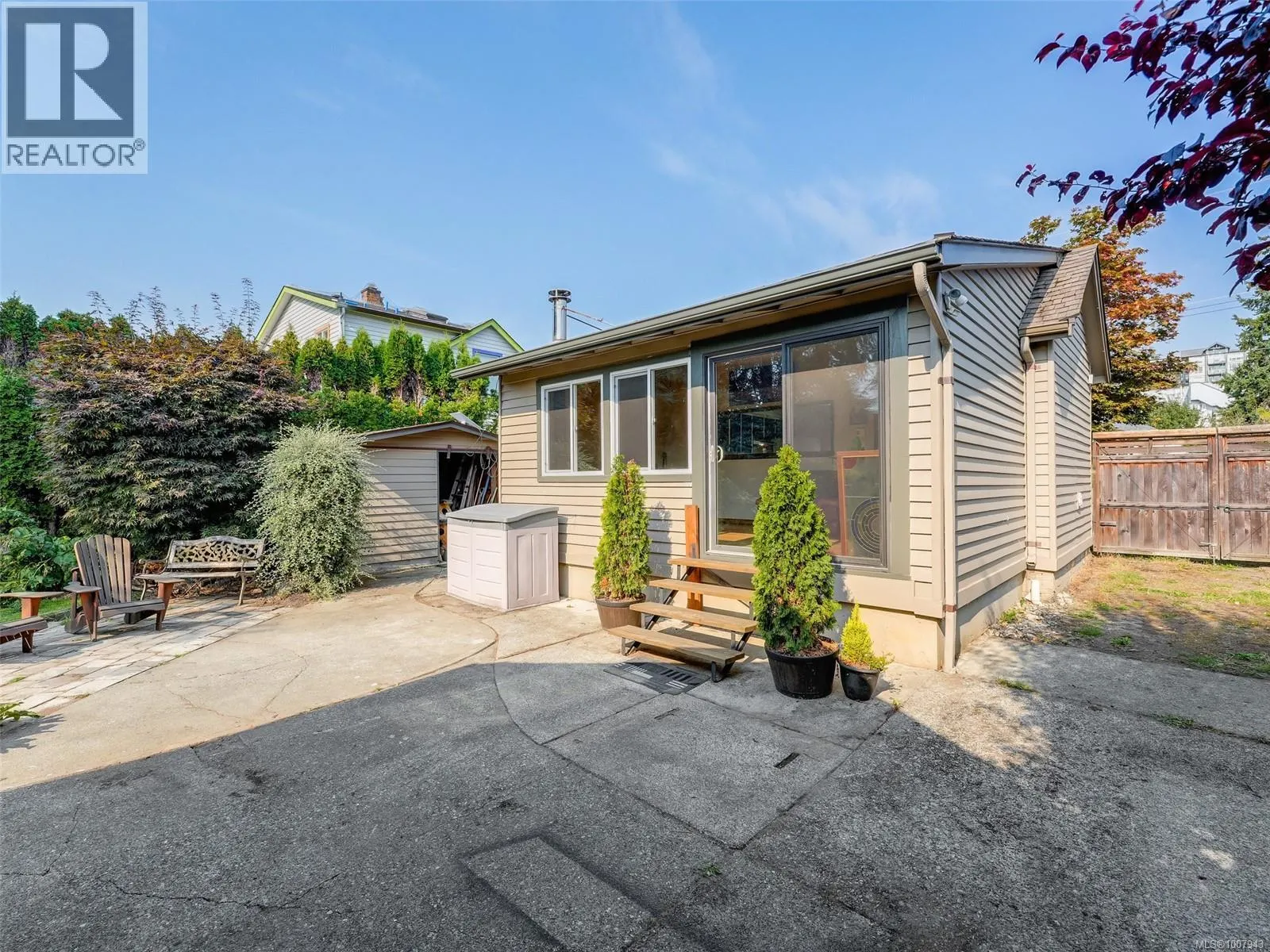 927 Dunsmuir Rd