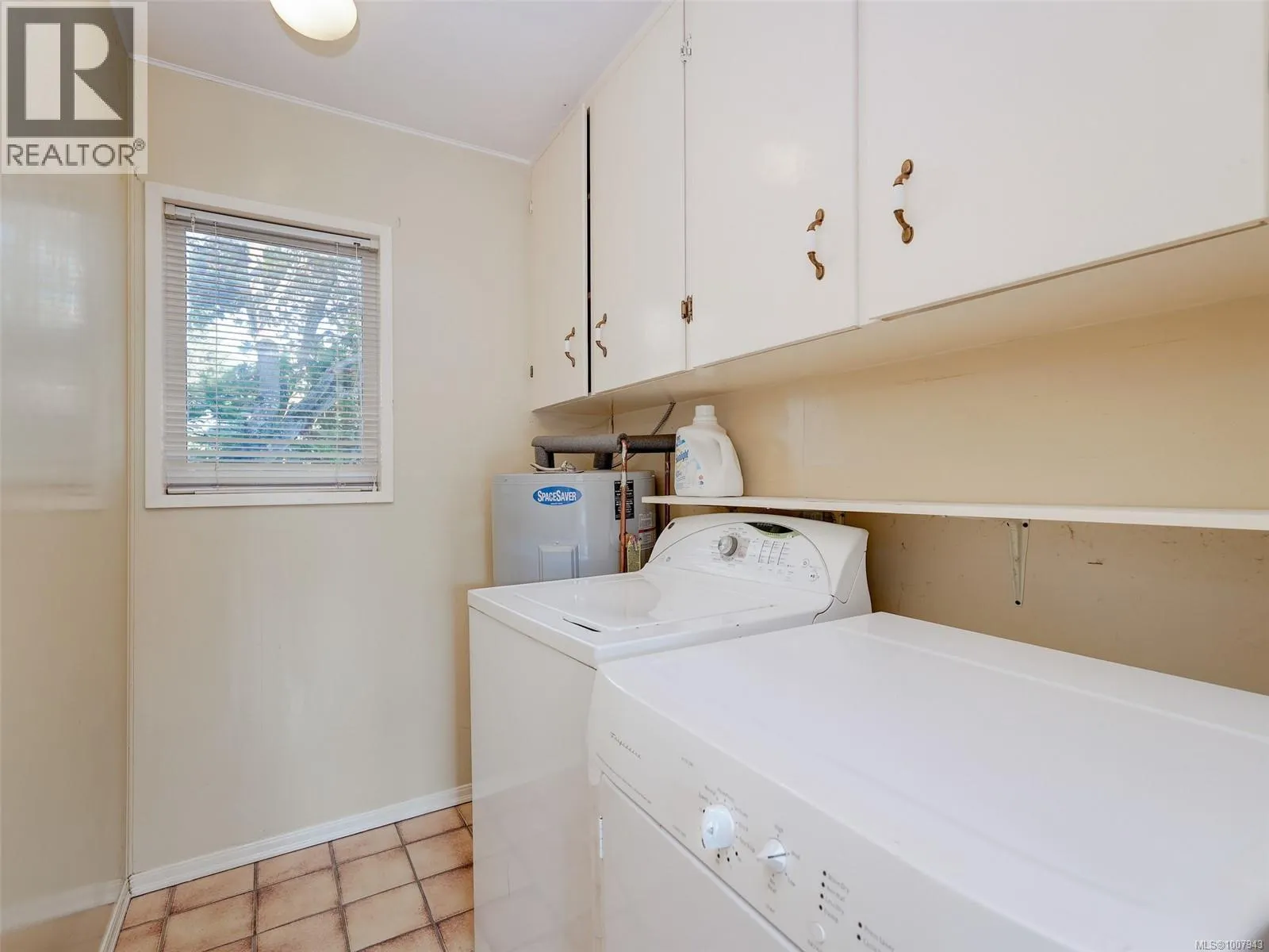 927 Dunsmuir Rd