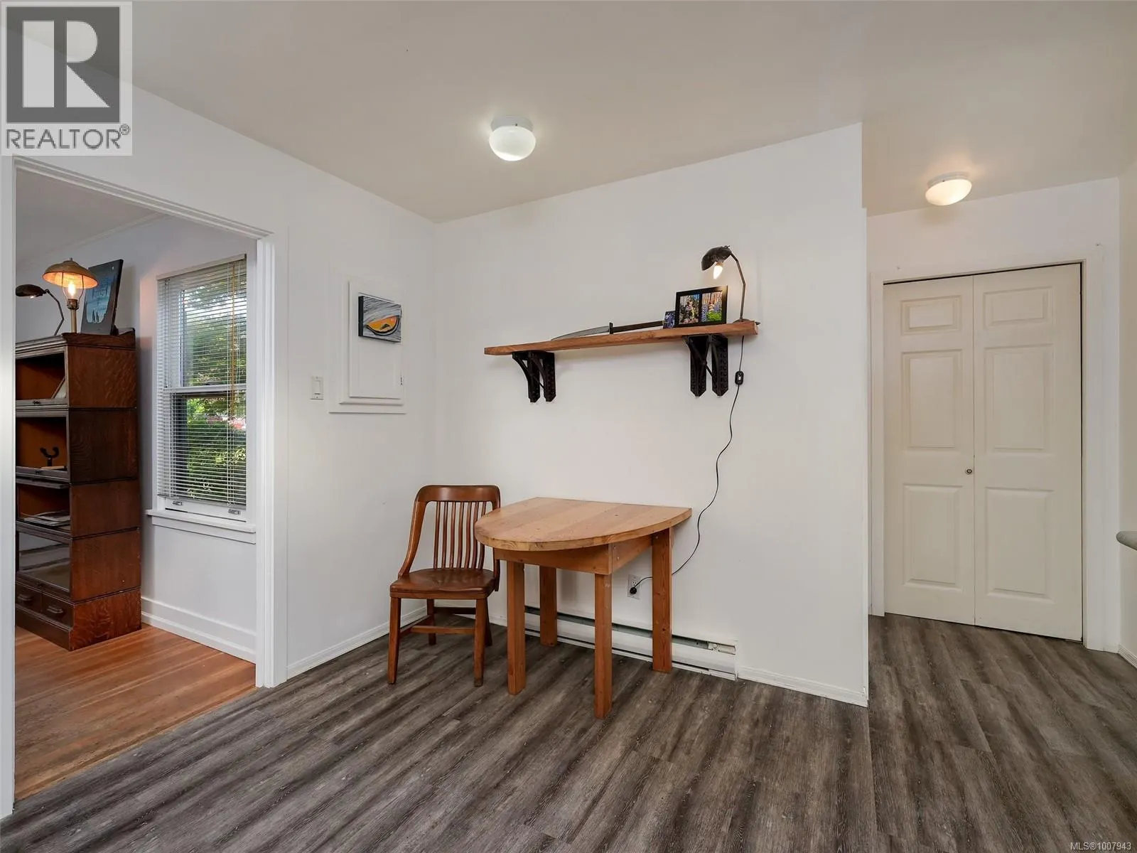 927 Dunsmuir Rd
