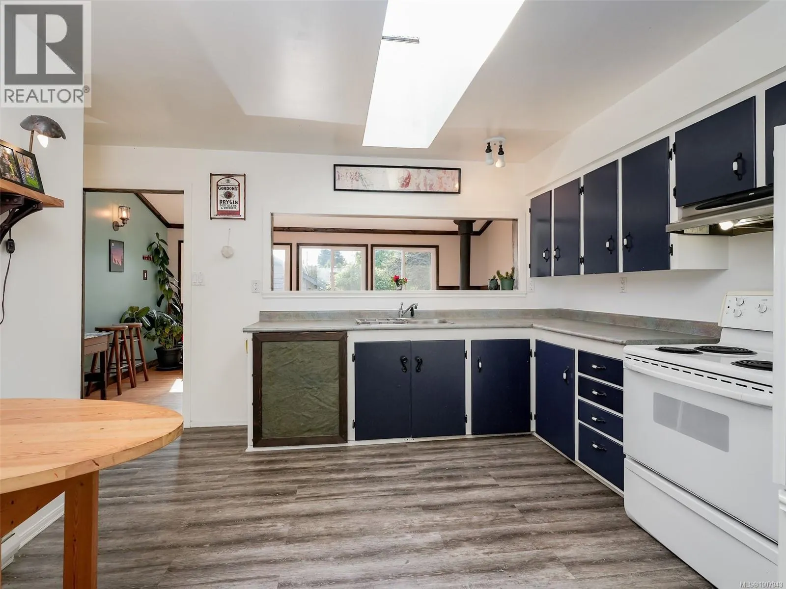927 Dunsmuir Rd