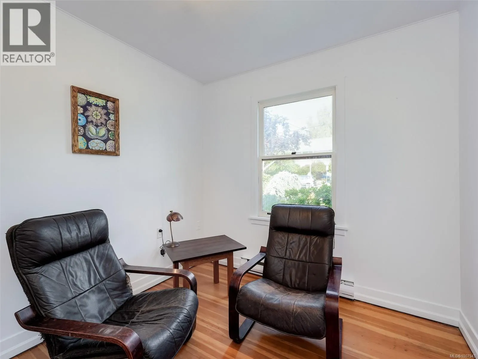 927 Dunsmuir Rd