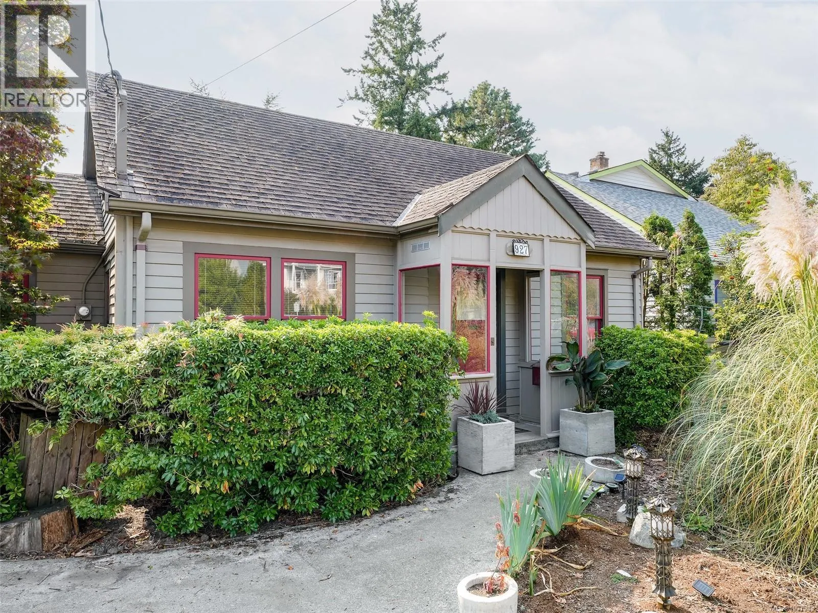 927 Dunsmuir Rd