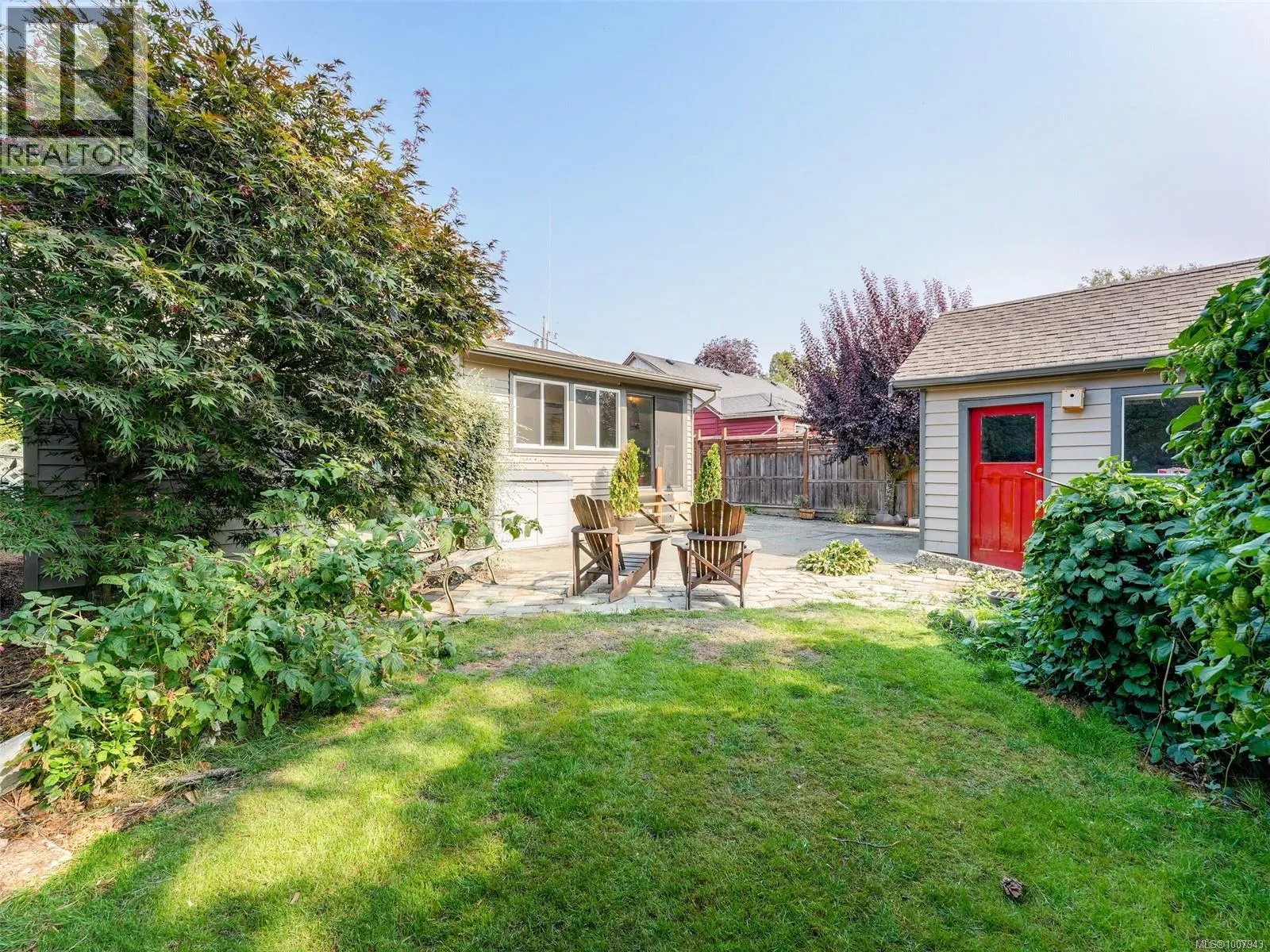 927 Dunsmuir Rd