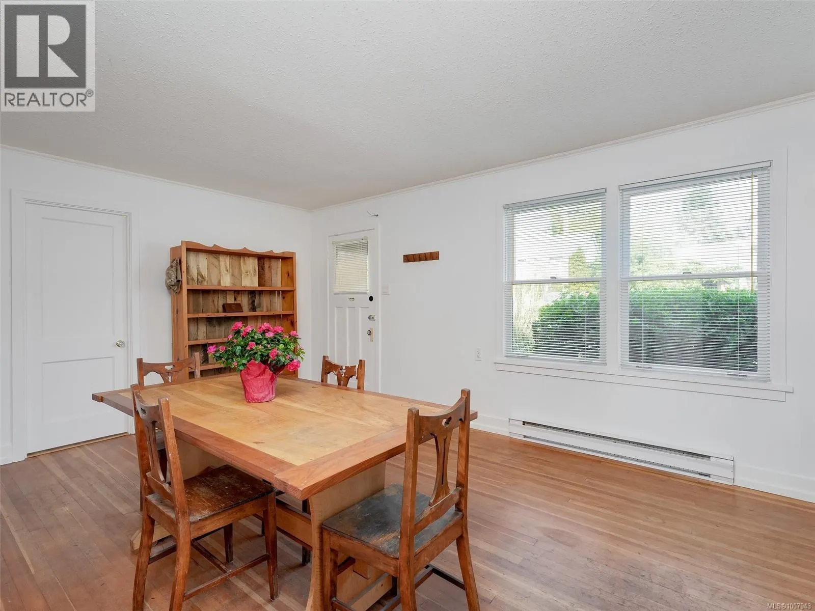 927 Dunsmuir Rd
