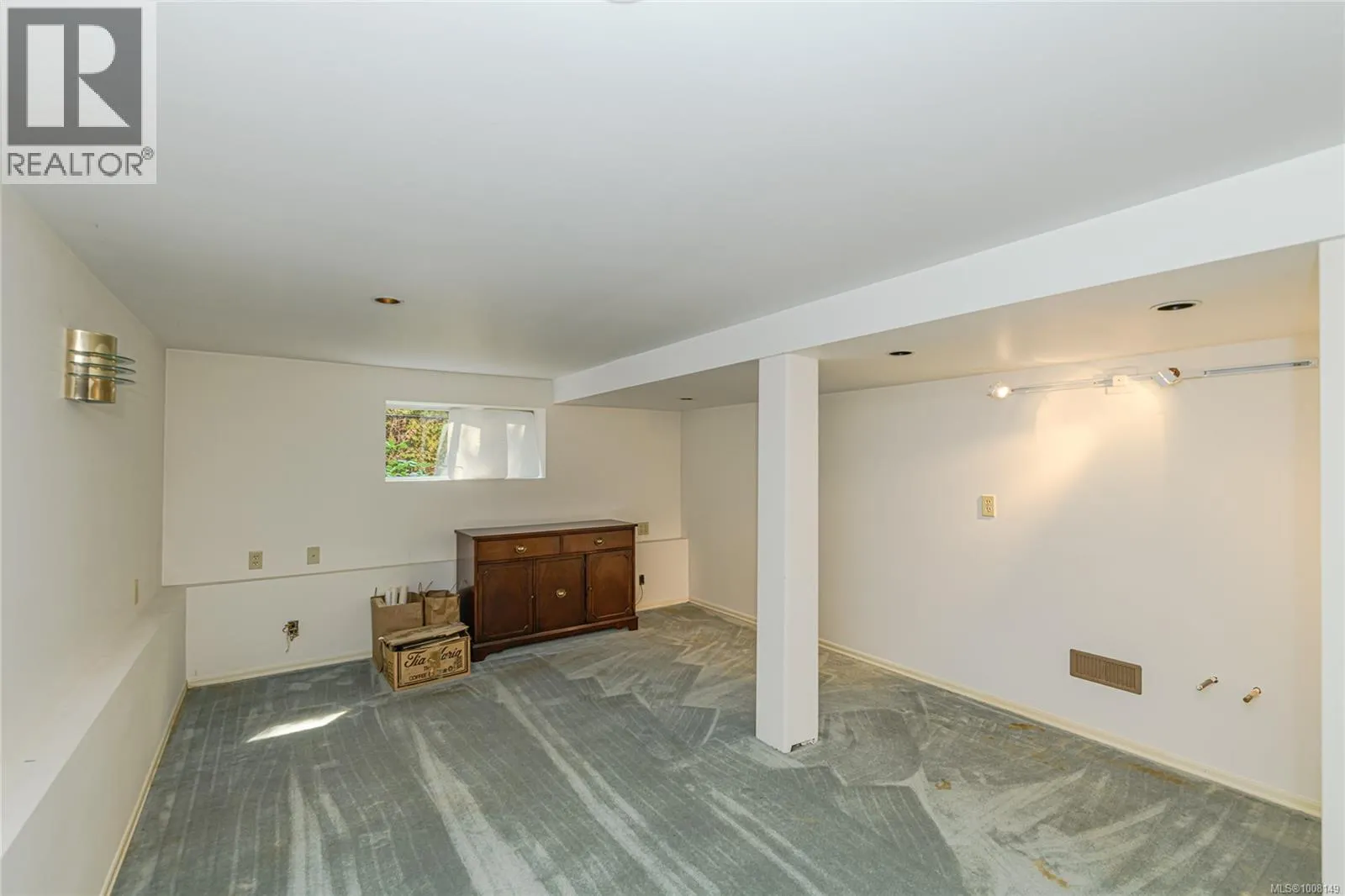 787 Newport Ave