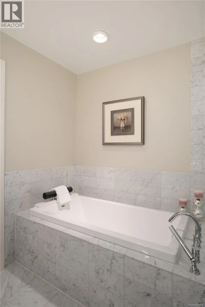 201 9809 SEAPORT Pl