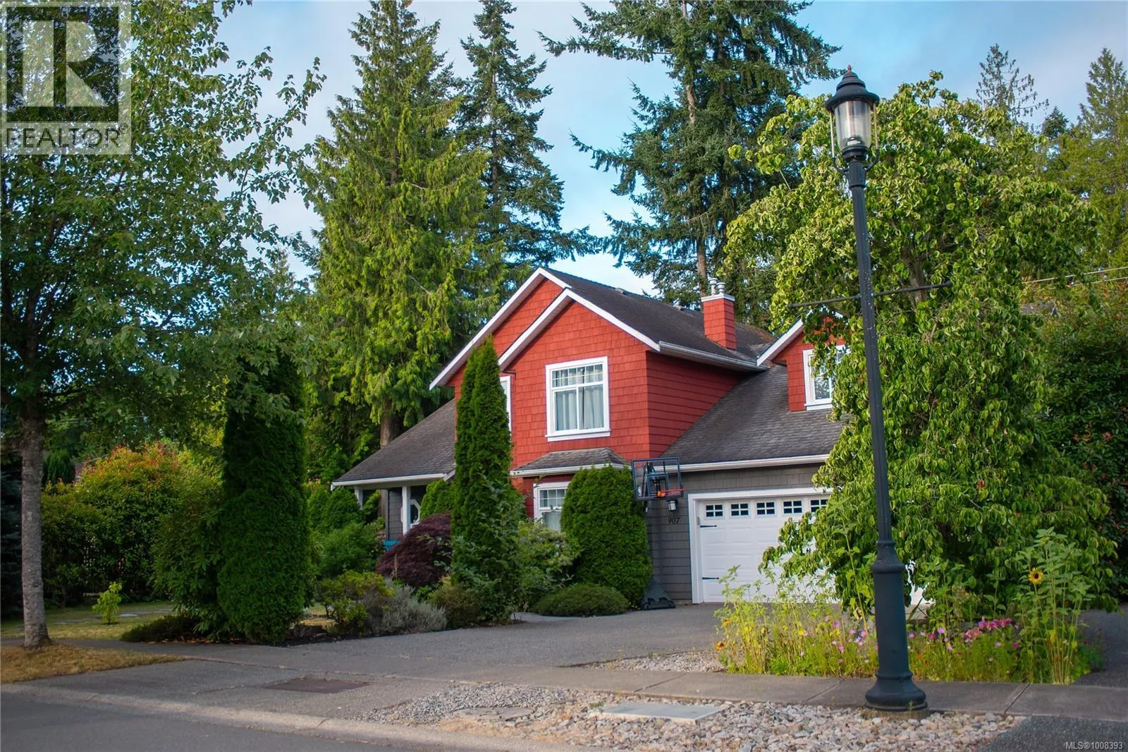 907 Savary Dr