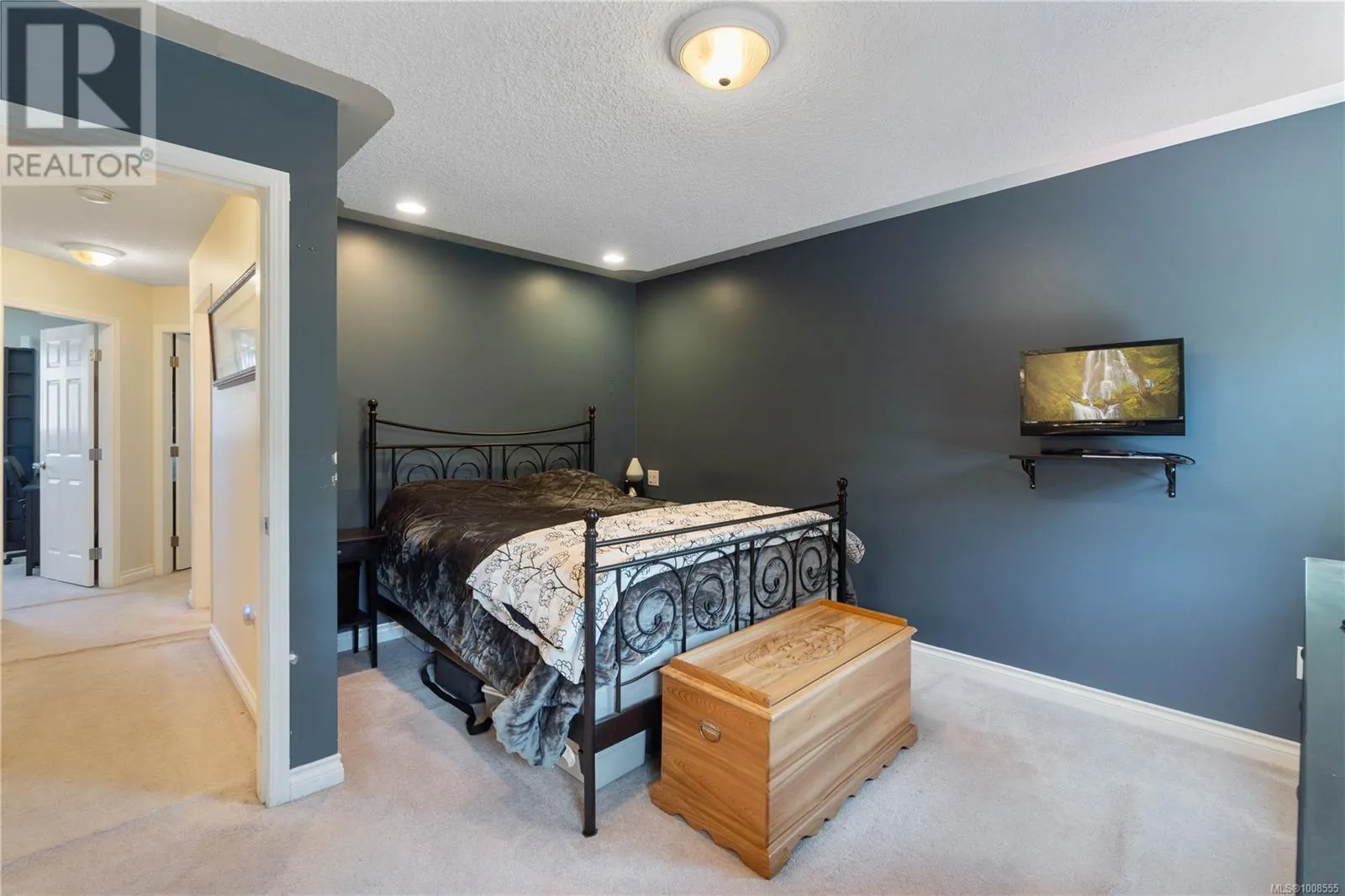 323 Applewood Cres