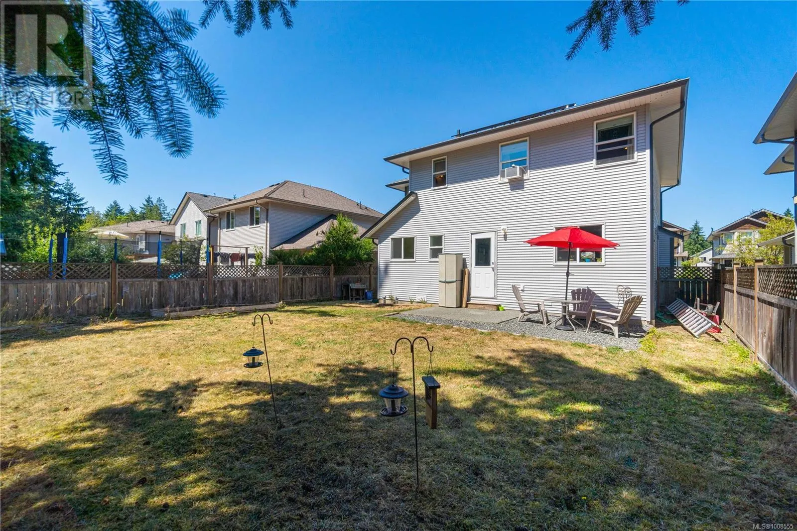 323 Applewood Cres