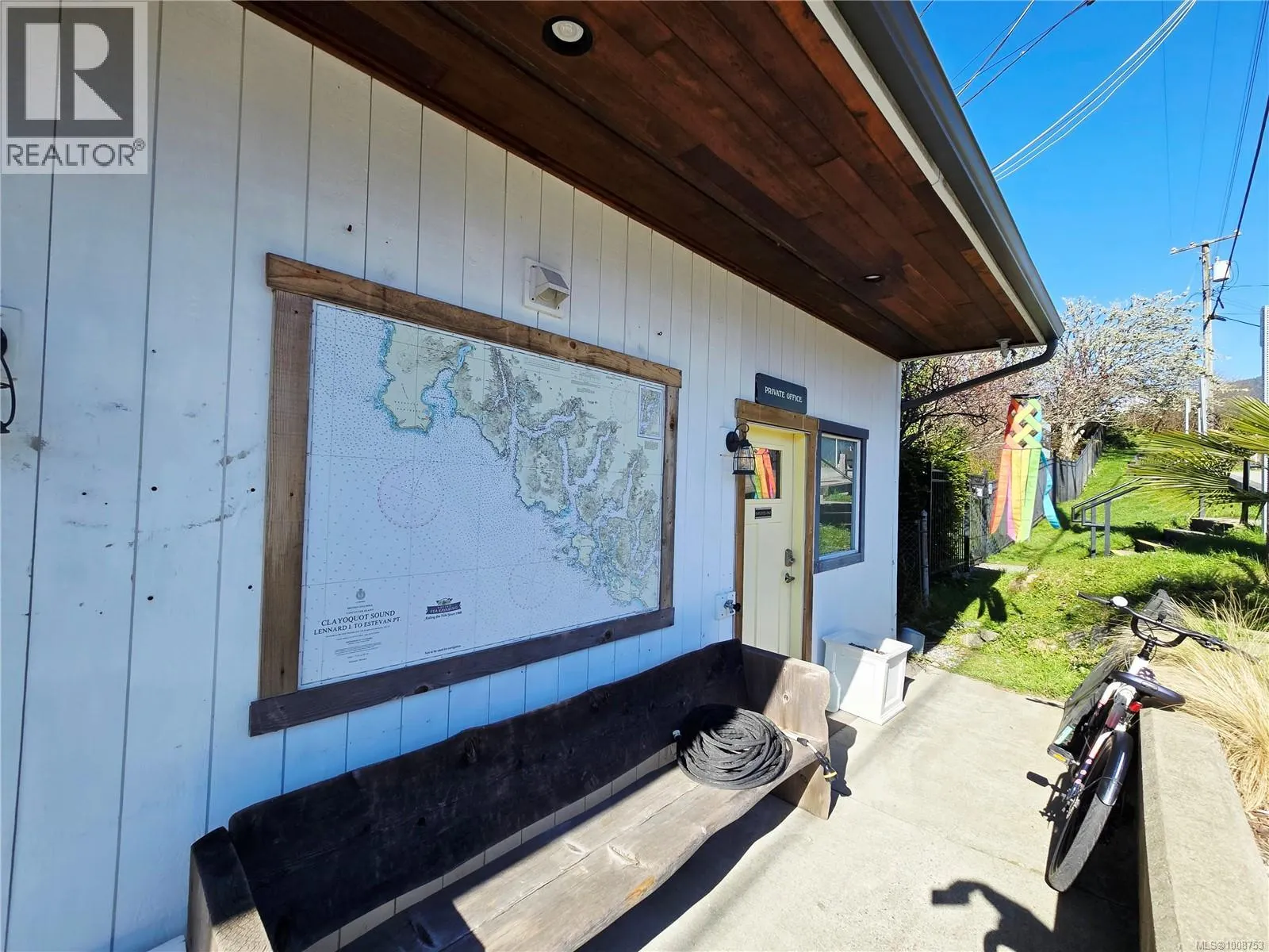 320 Main St