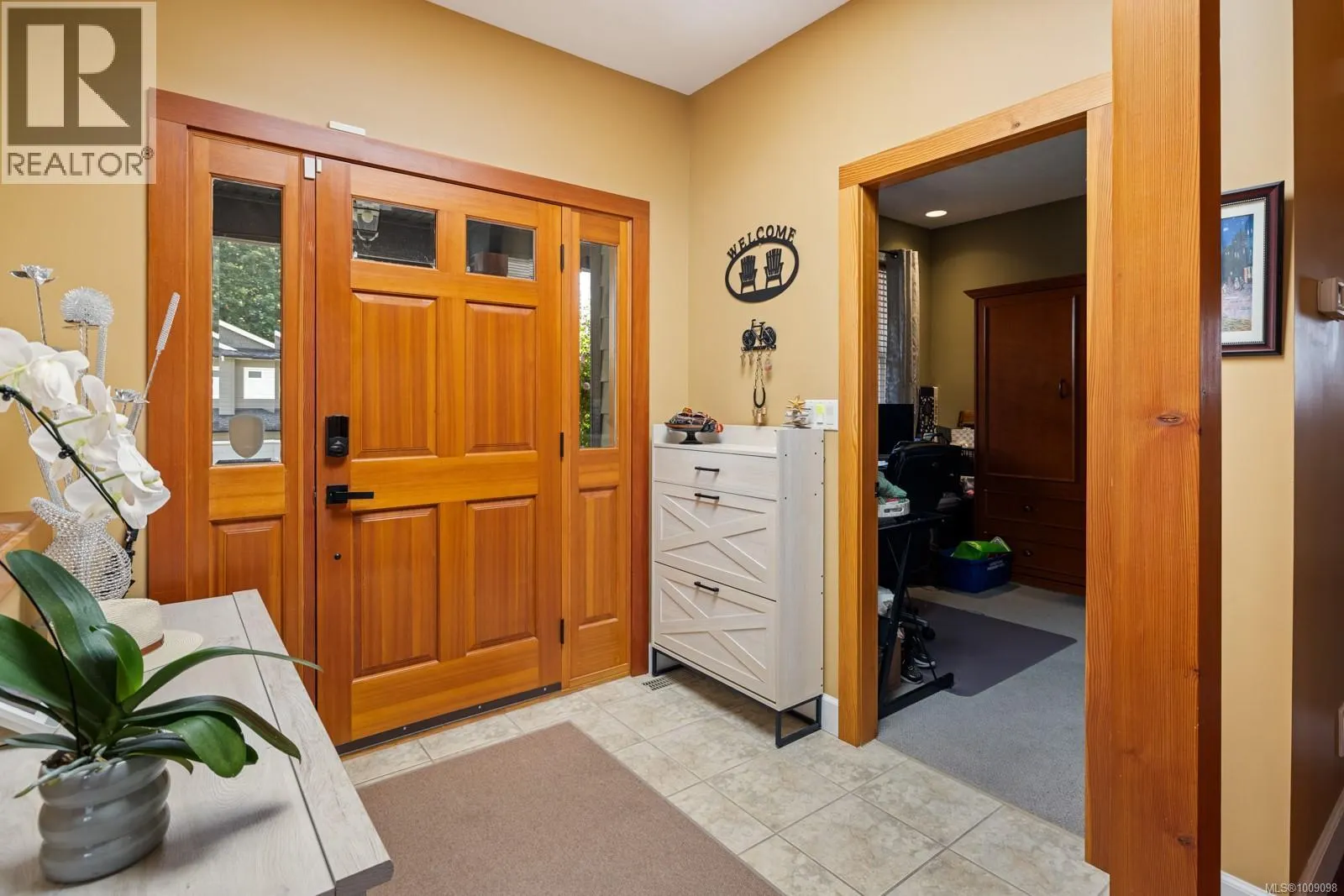 10088 Island View Close
