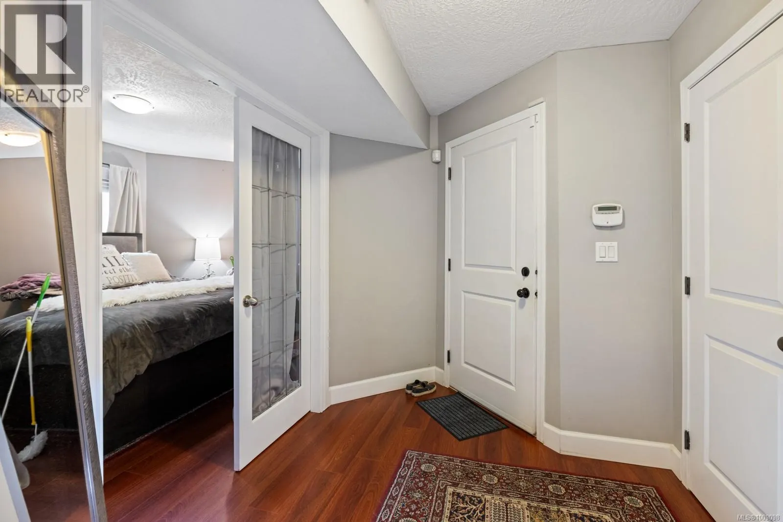 10088 Island View Close