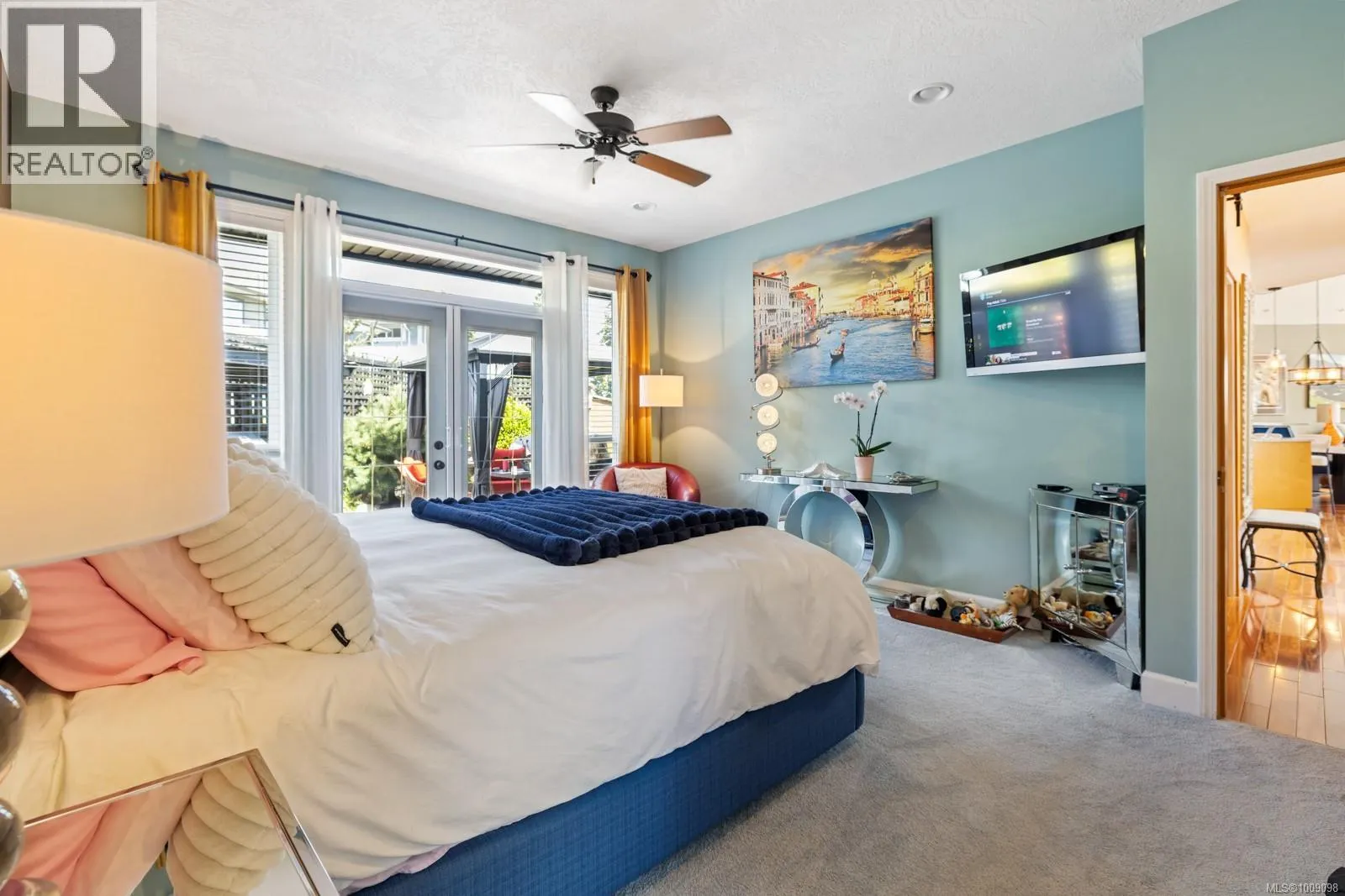 10088 Island View Close