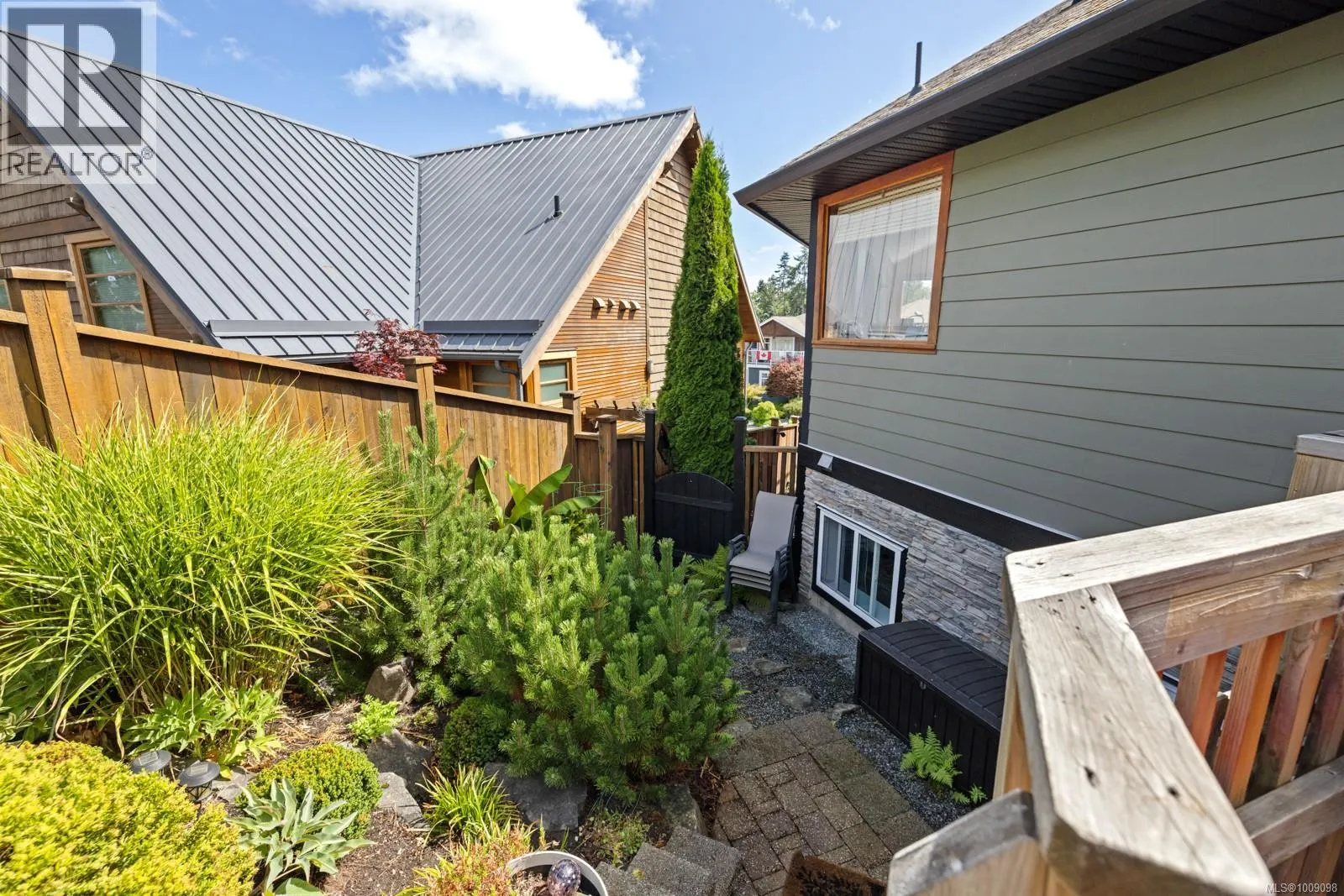 10088 Island View Close