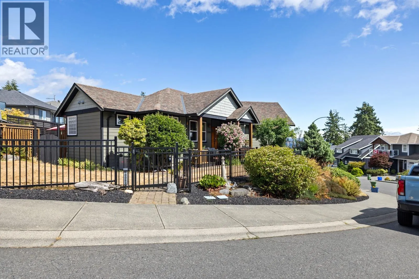 10088 Island View Close