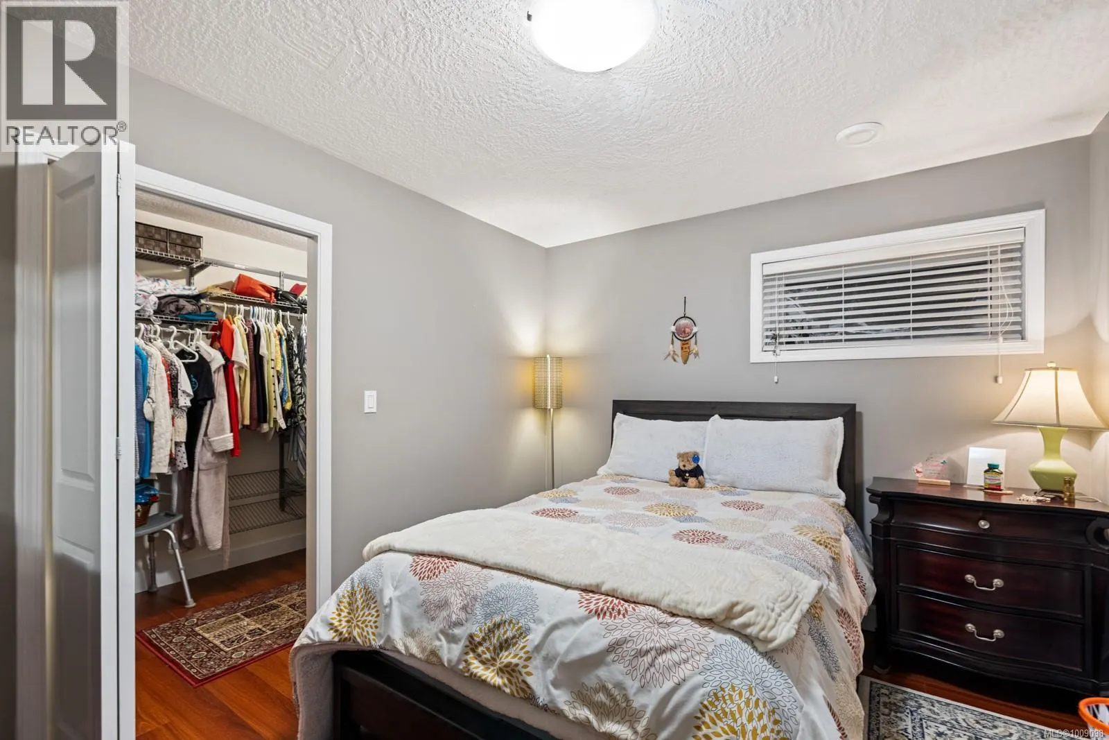 10088 Island View Close