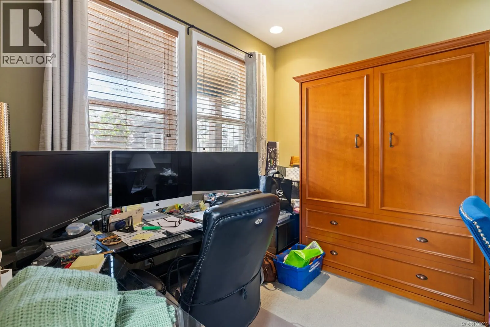 10088 Island View Close
