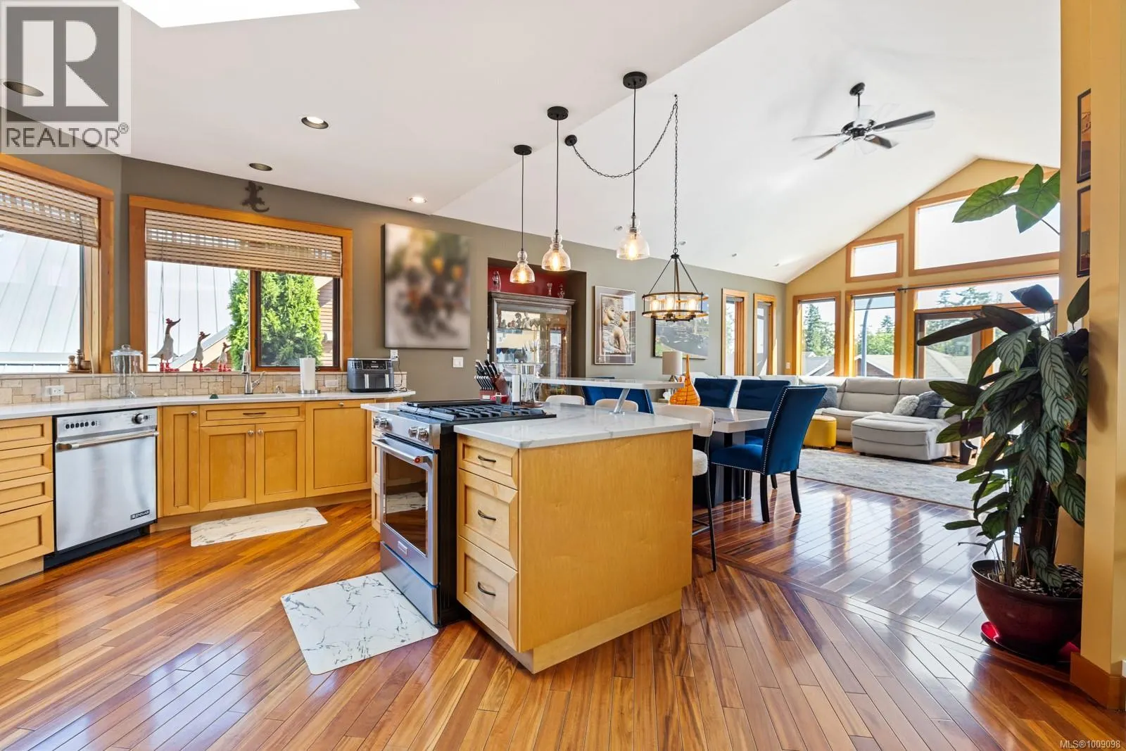 10088 Island View Close