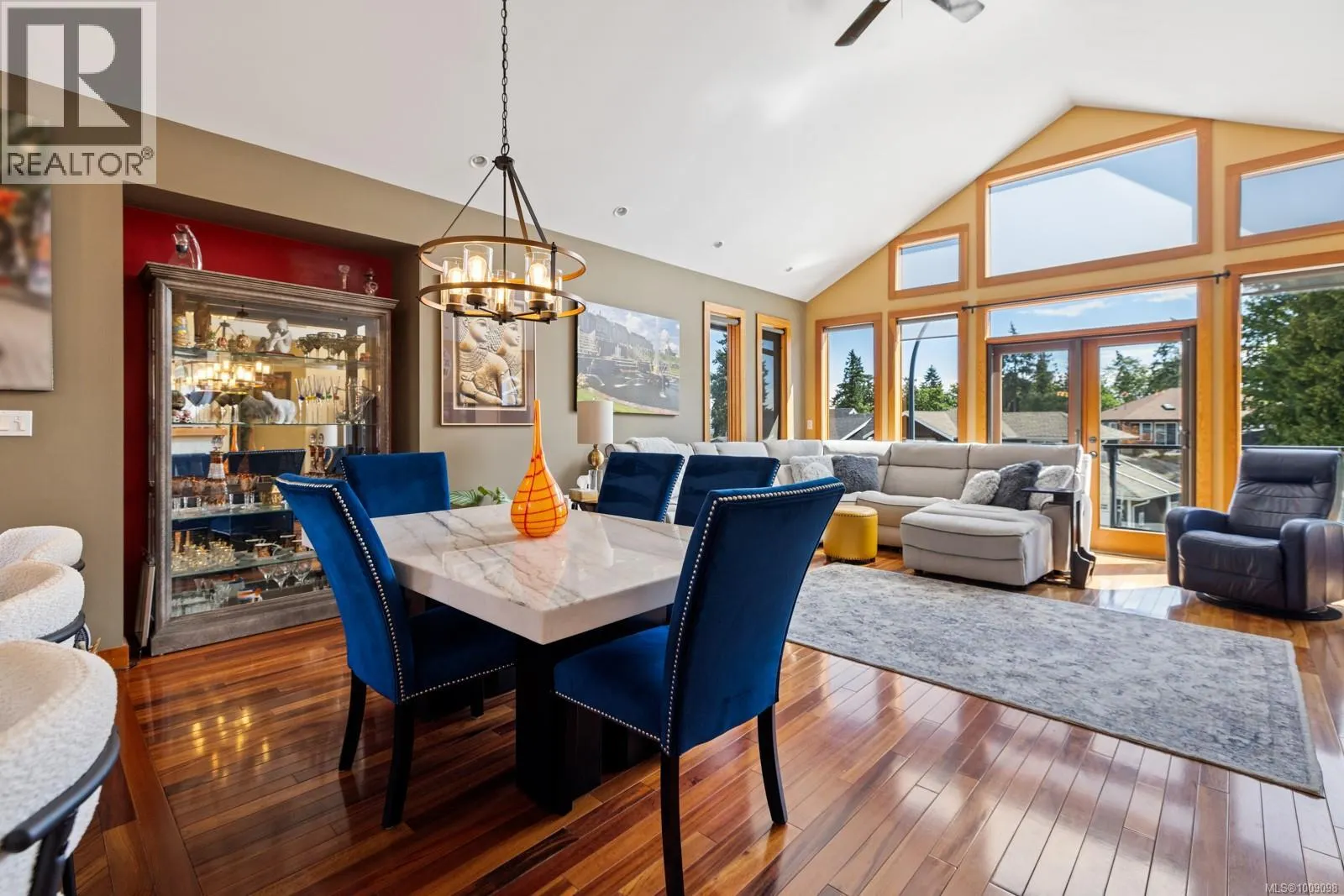10088 Island View Close