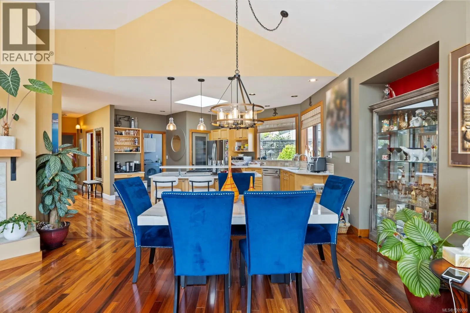 10088 Island View Close