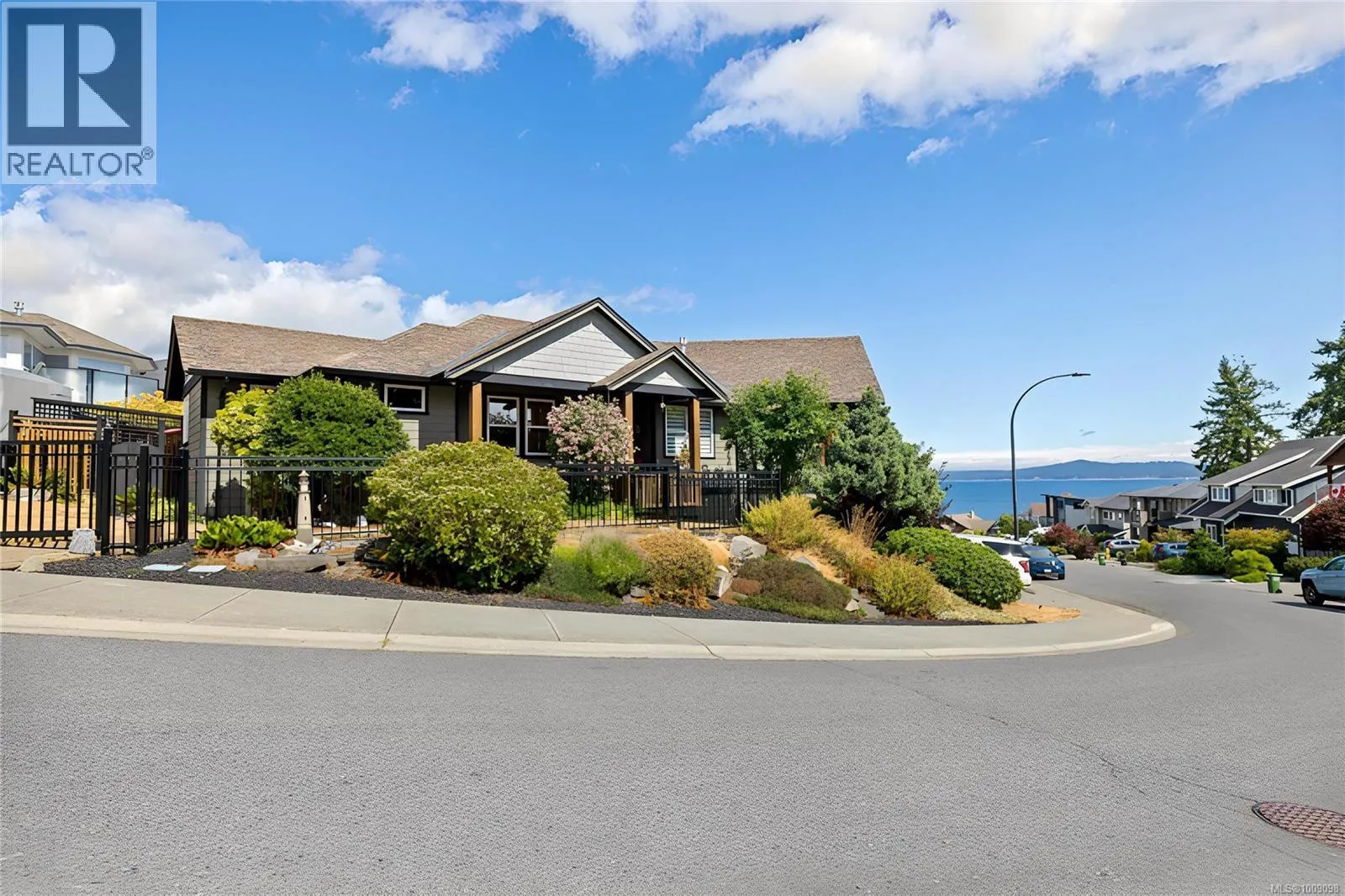 10088 Island View Close
