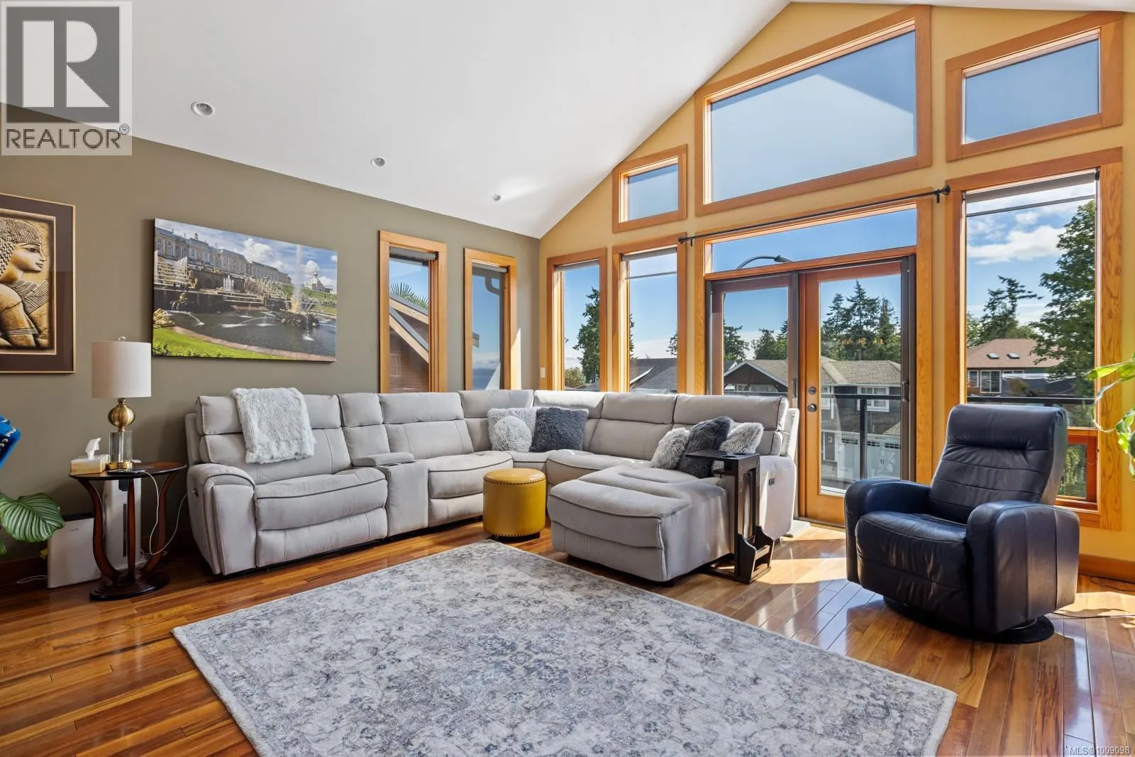 10088 Island View Close