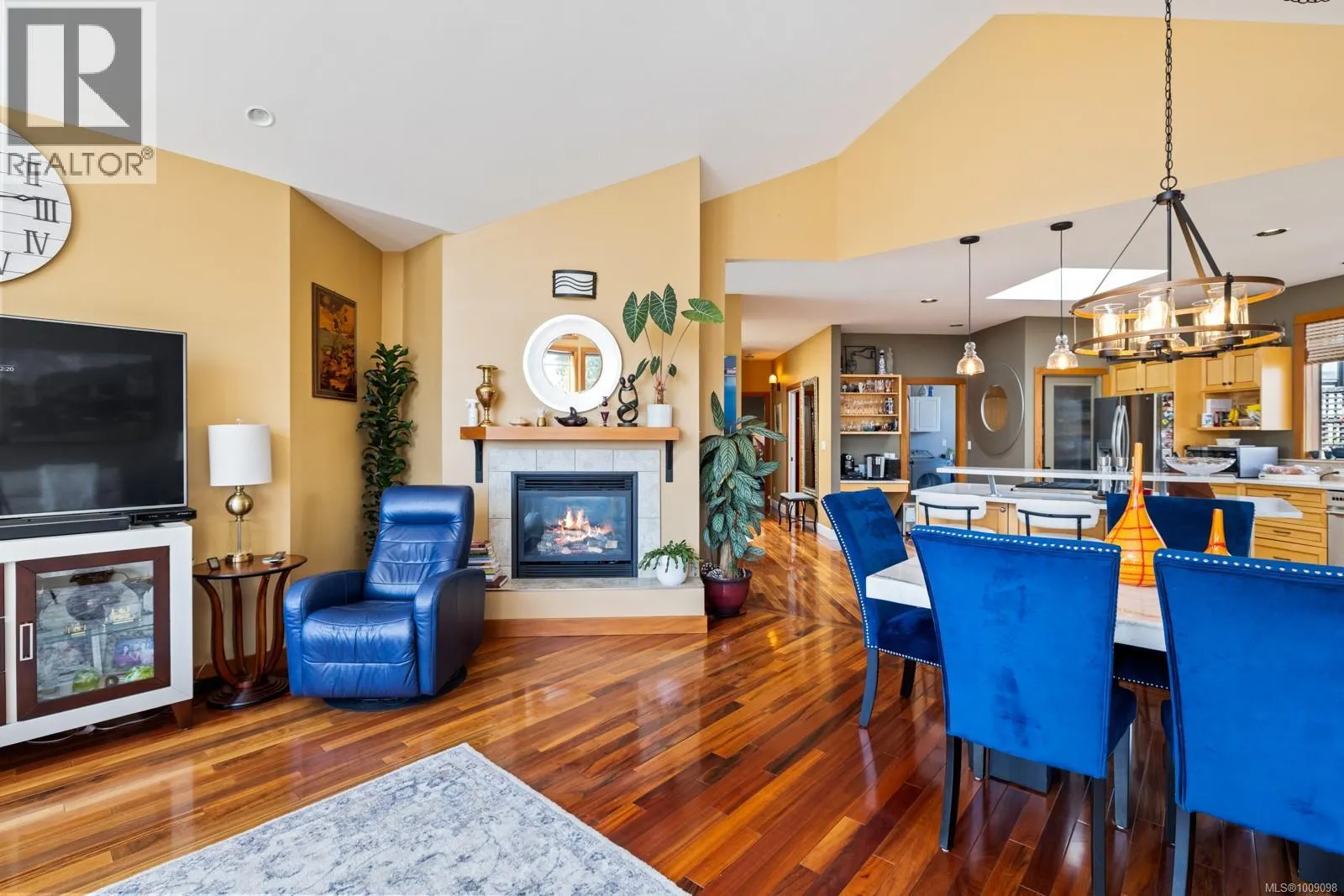 10088 Island View Close