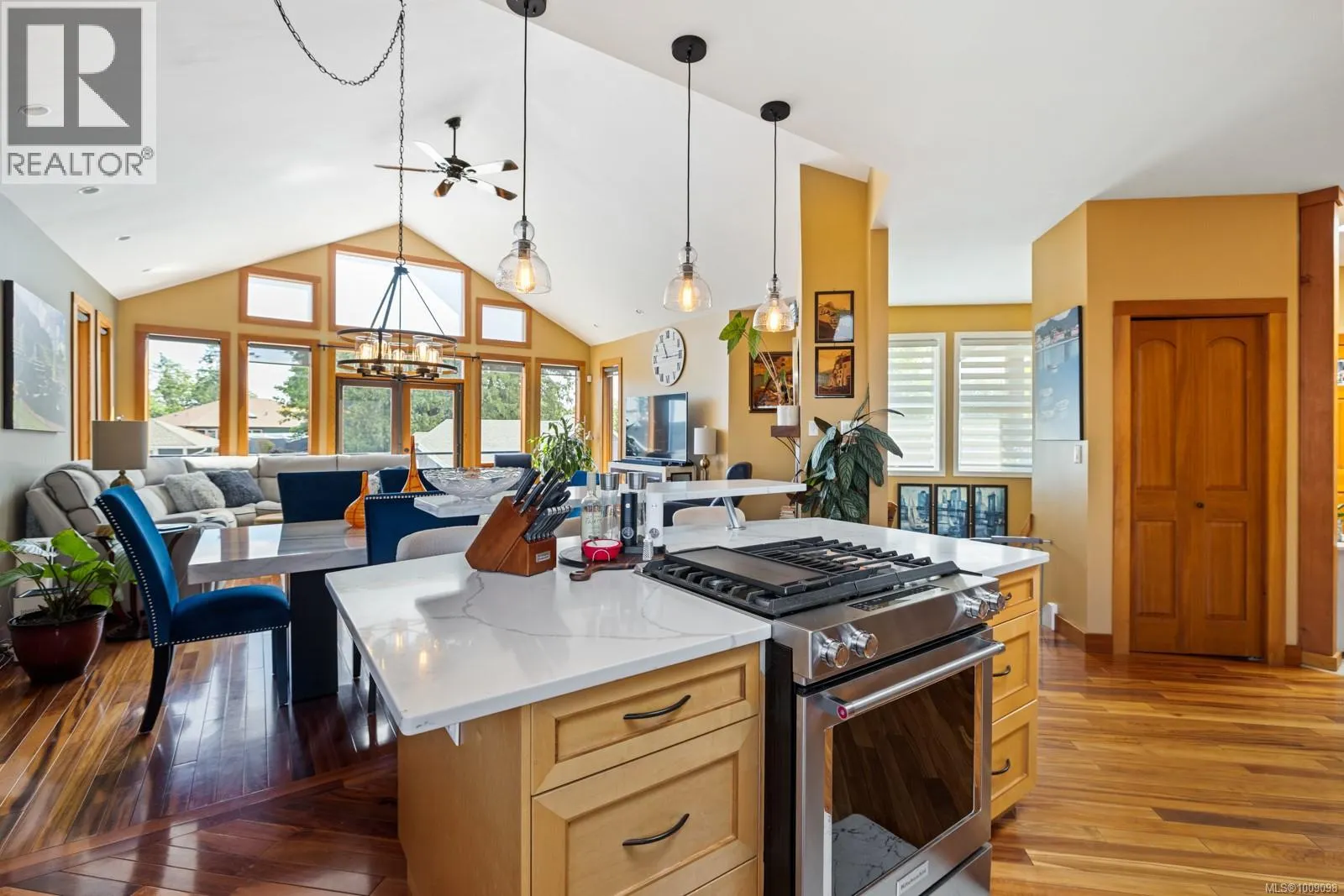 10088 Island View Close